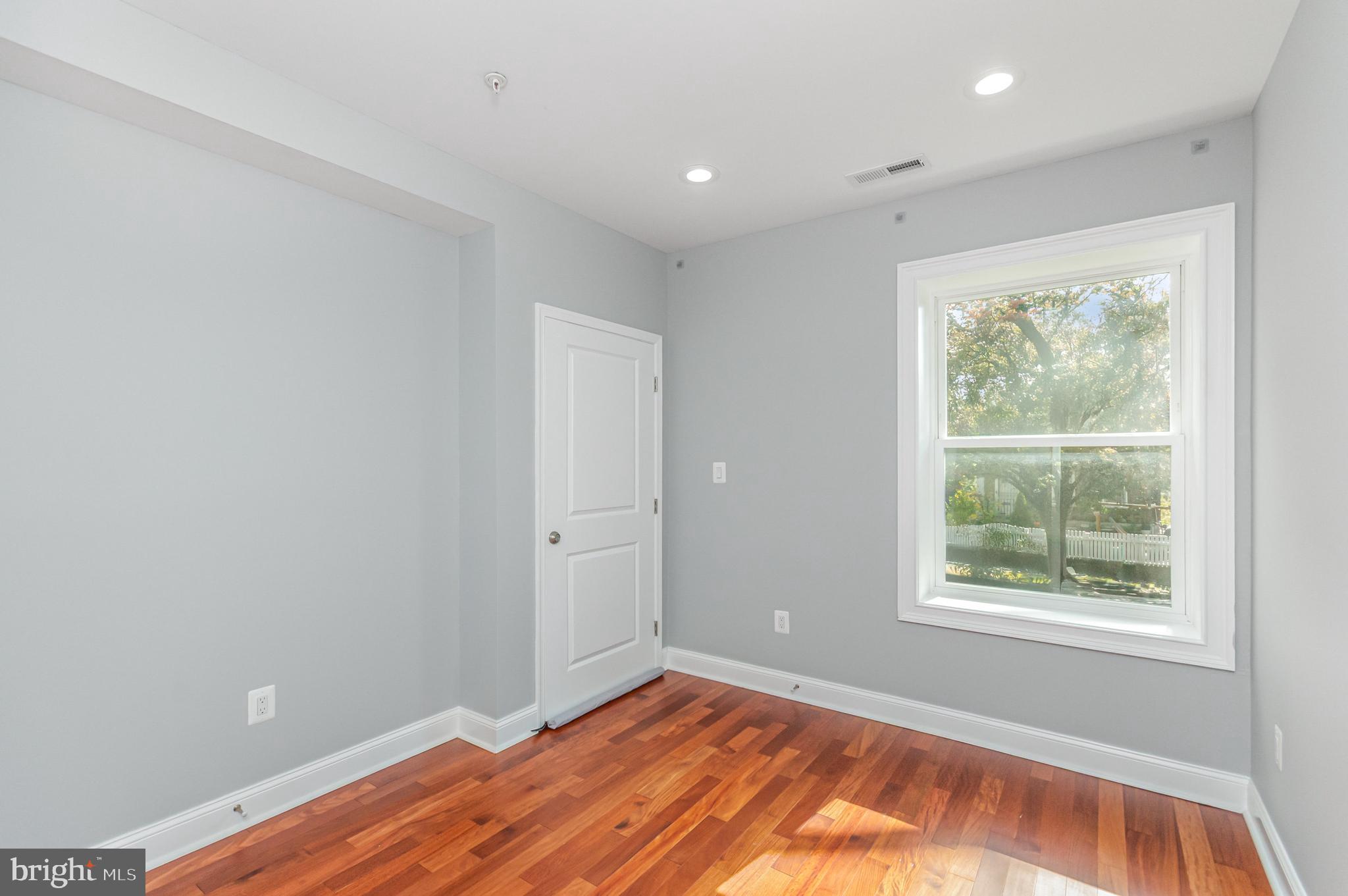 EDGEMONT - Residential Lease