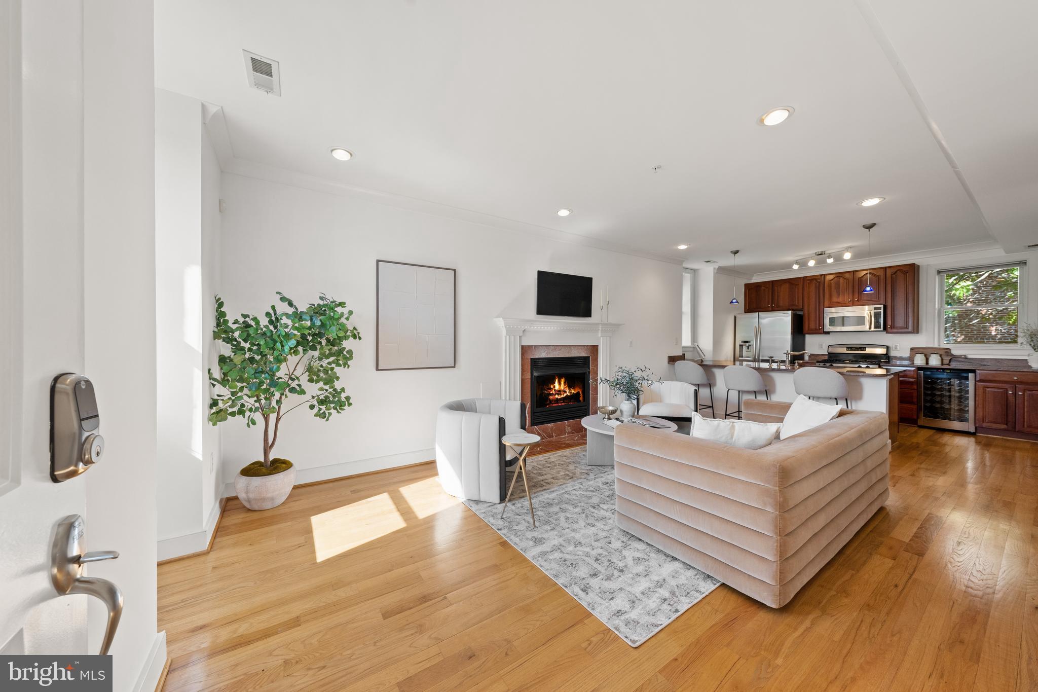19 LOGAN CIRCLE NW 300