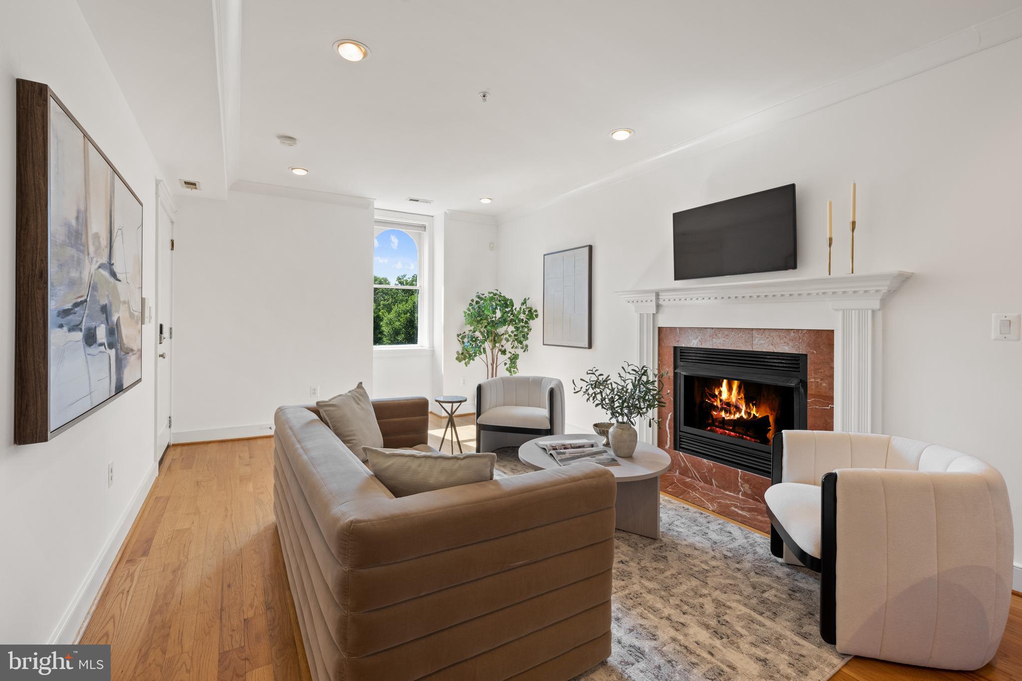 19 LOGAN CIRCLE NW 300