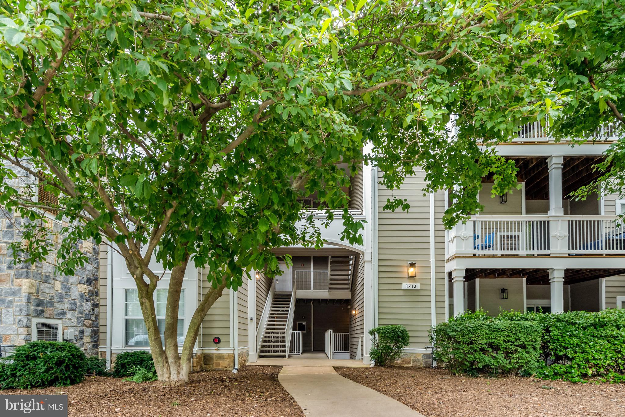 Charming 1-BR Condo with Lake Views in Prime Reston Location
Welcome to this beautifully maintained 1-BR, 1-BA condominium located in one of Reston's most sought-after communities. This inviting home features brand-new windows, a fully renovated bathroom, and a private balcony that overlooks a stunning lake—offering peaceful, pristine views you’ll enjoy year-round.
Residents have access to exclusive community amenities including a swimming pool and clubhouse, ideal for both relaxation and social events. The location is truly unbeatable: just one mile from the Metro rail for easy commuting, and only minutes from Reston Town Center, where you’ll find a vibrant mix of shops, restaurants, a pharmacy, and other everyday conveniences.
Whether you're a first-time buyer, downsizing, or seeking an investment property, this condo combines comfort, convenience, and natural beauty in the heart of Reston.