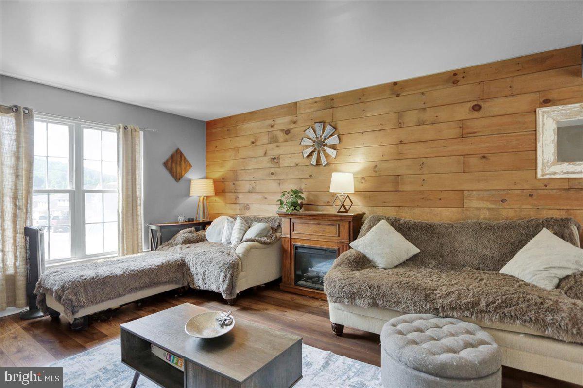 SAYLOR FARM - Residential