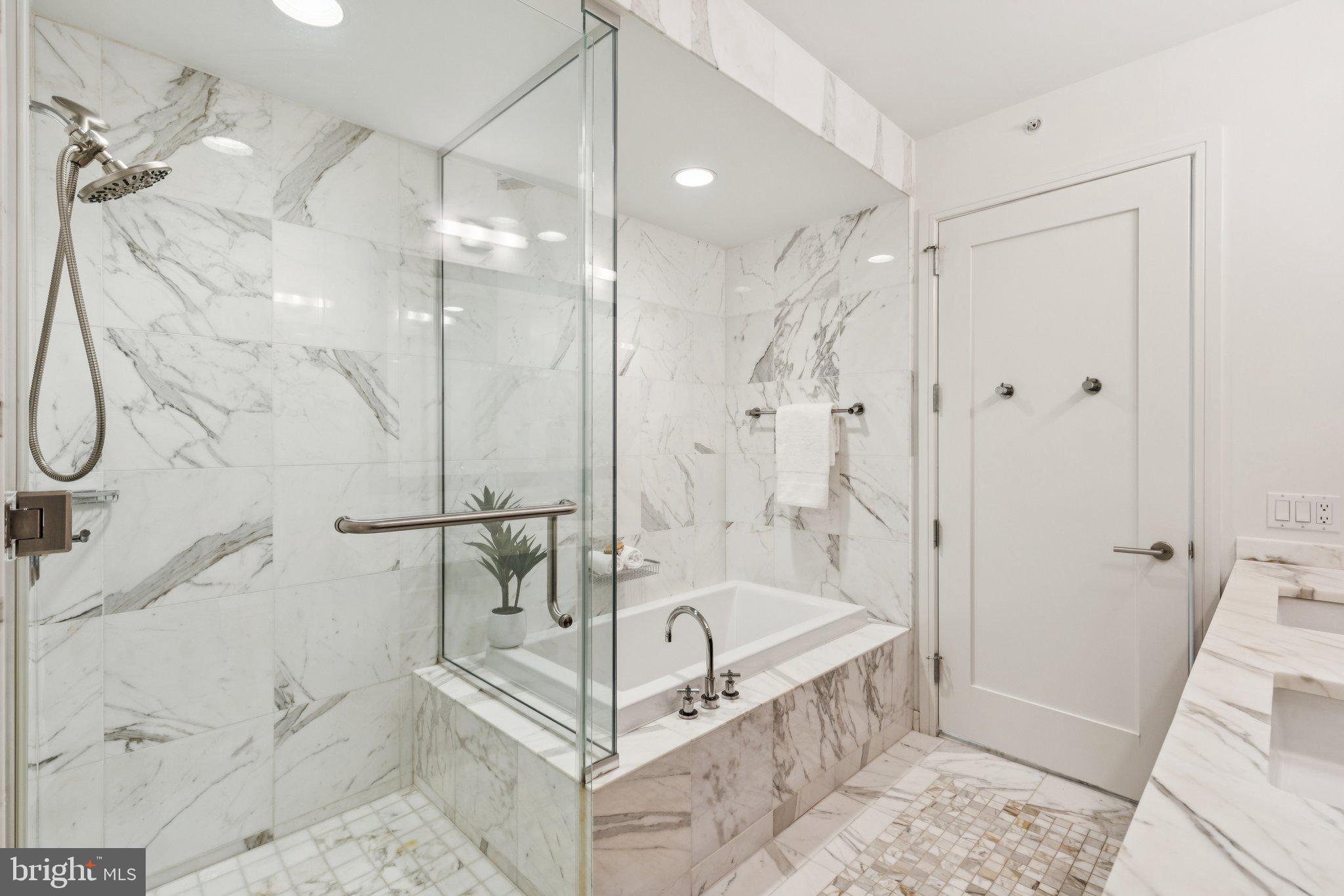 AVENUE OF THE ARTS - Residential