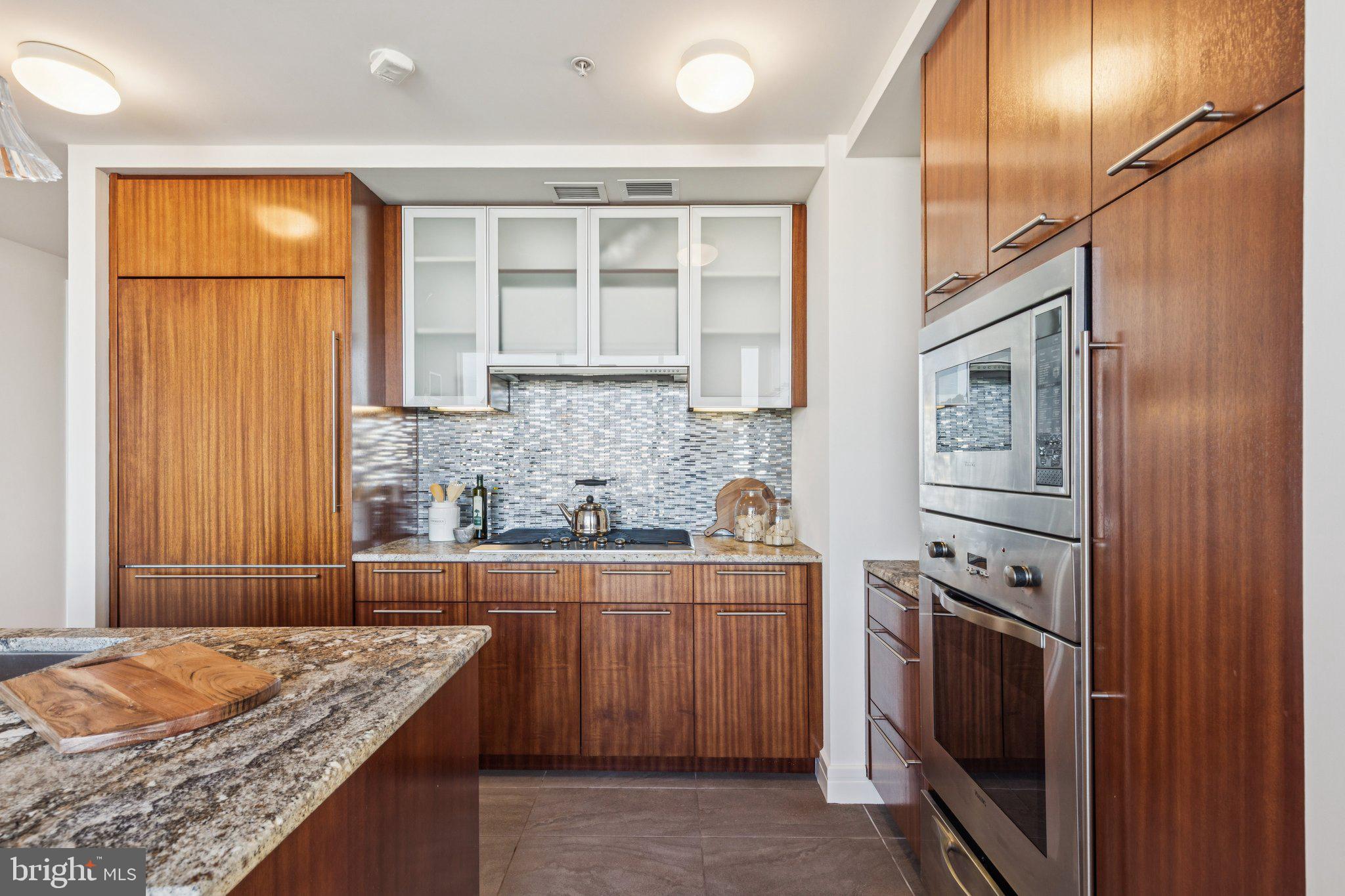 AVENUE OF THE ARTS - Residential