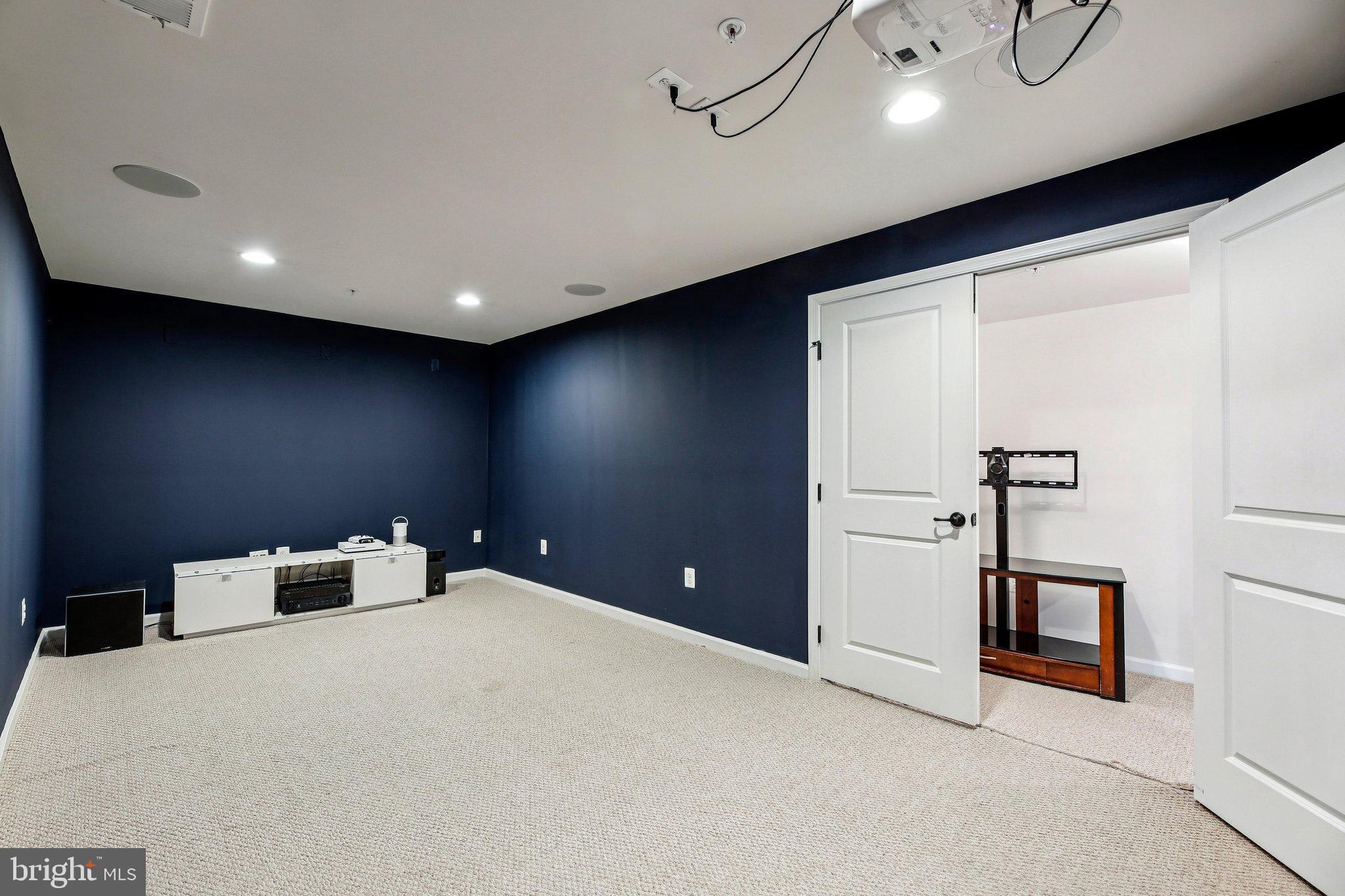 OAKDALE VILLAGE - Residential Lease