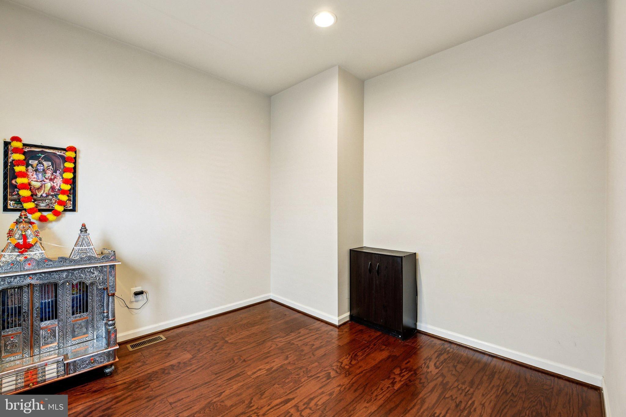 OAKDALE VILLAGE - Residential Lease