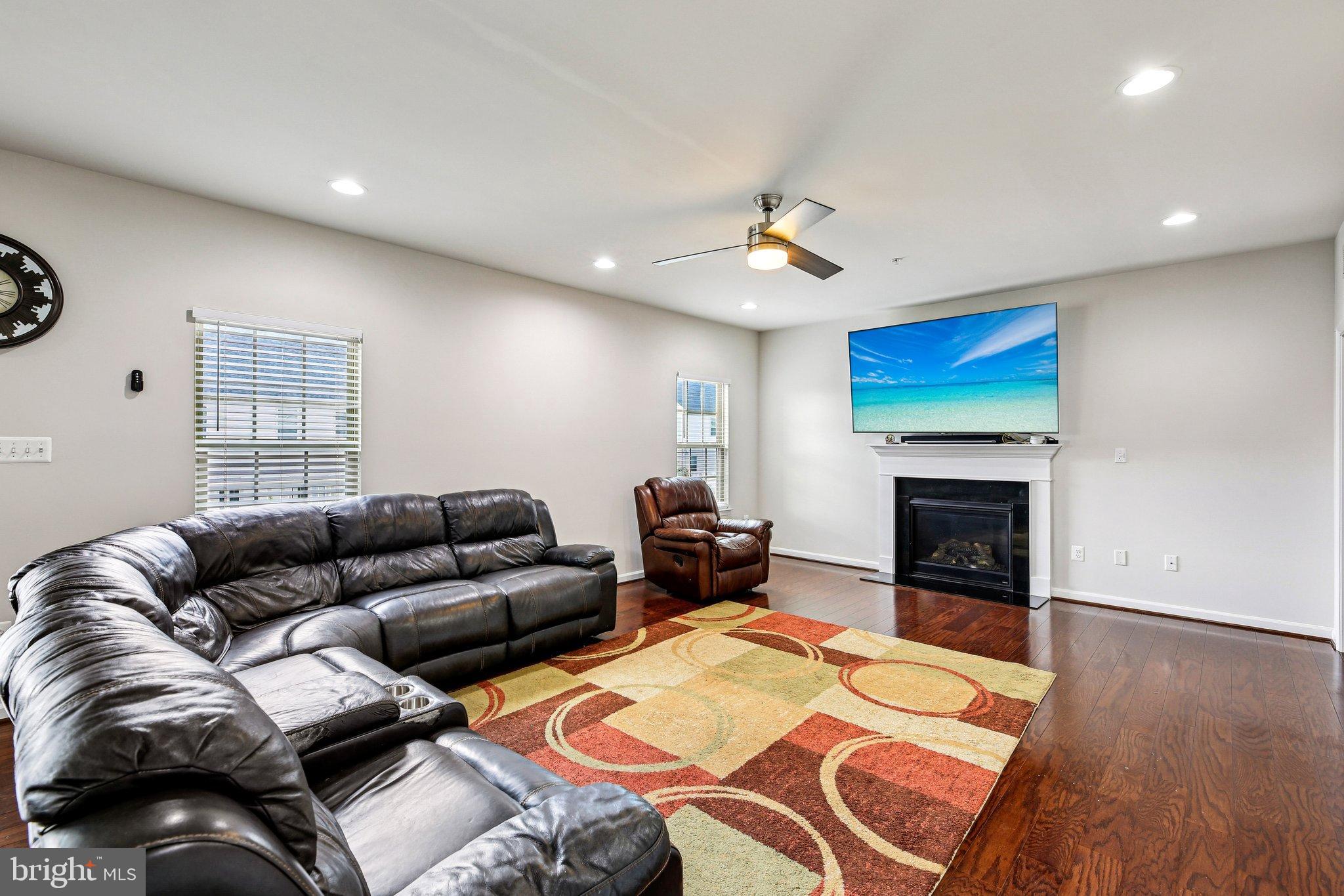 OAKDALE VILLAGE - Residential Lease