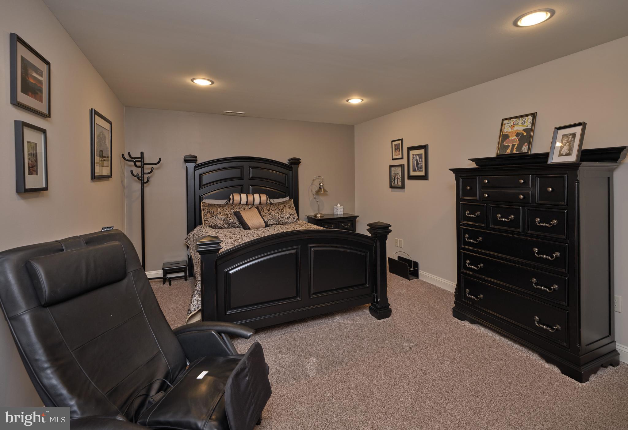 LAUREL BROOK - Residential