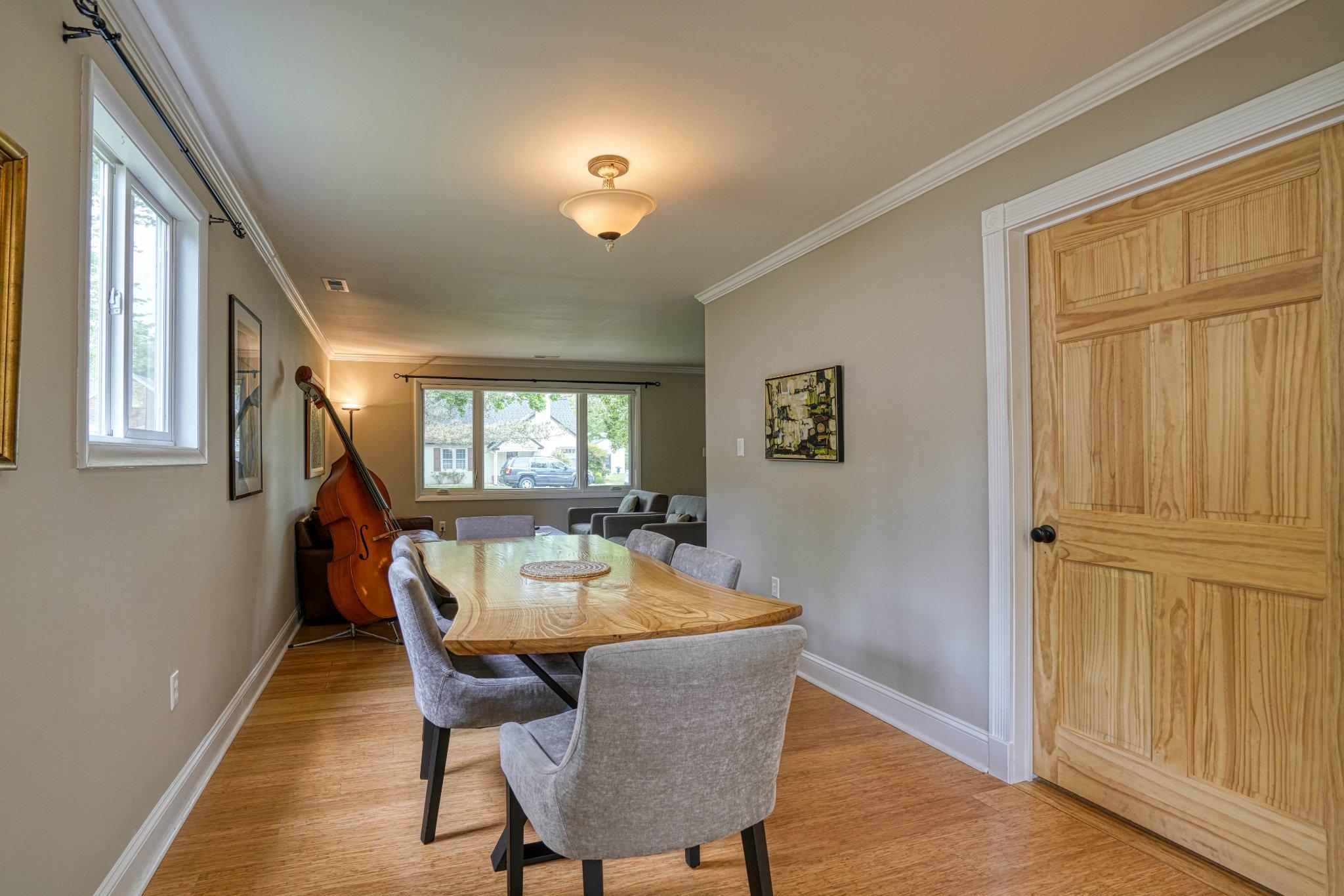 306 W OAK AVENUE W 306