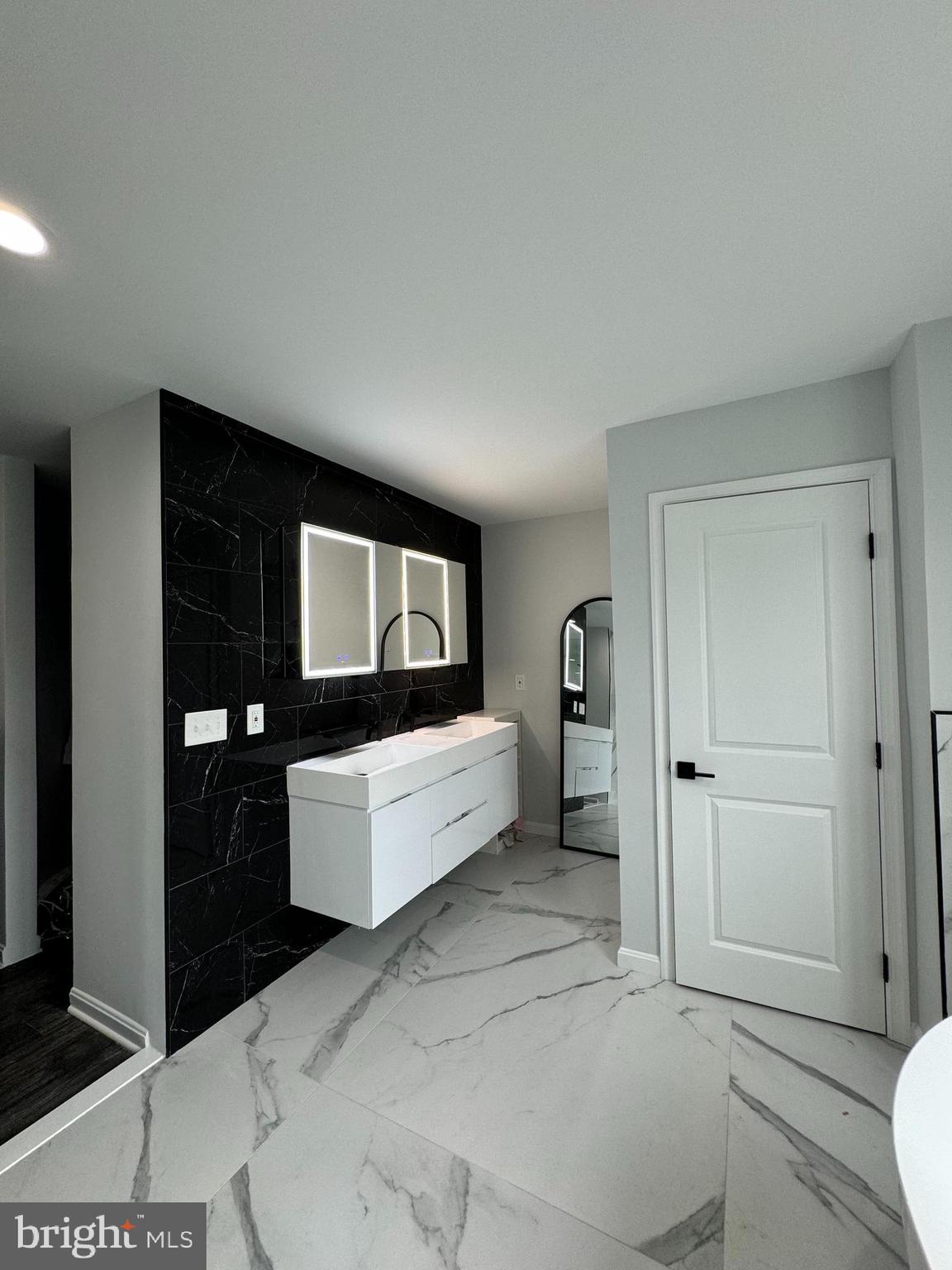 WEST VALLEY OAKS - Residential