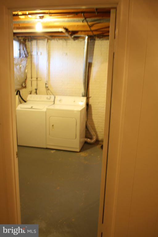 CASHELL MANOR - Residential Lease