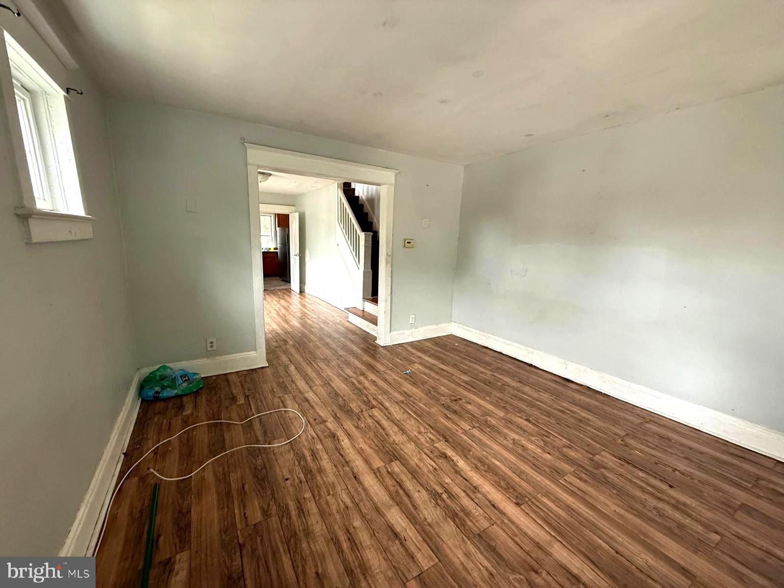 2 HOLLYWOOD AVENUE