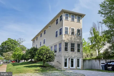 1905 S Glebe Road, Arlington, VA MLS: VAAR2055292