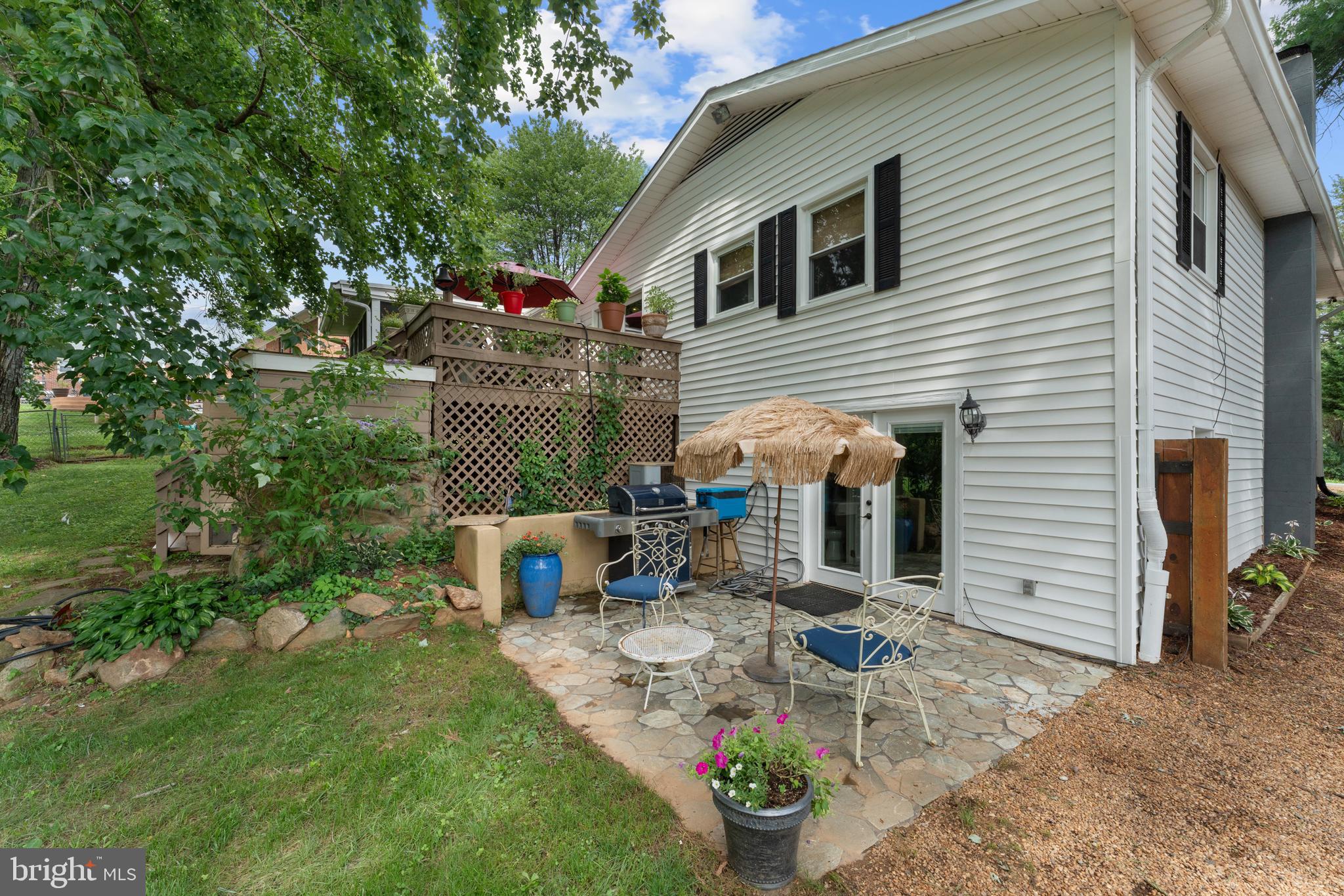 FOXHILLS - Residential