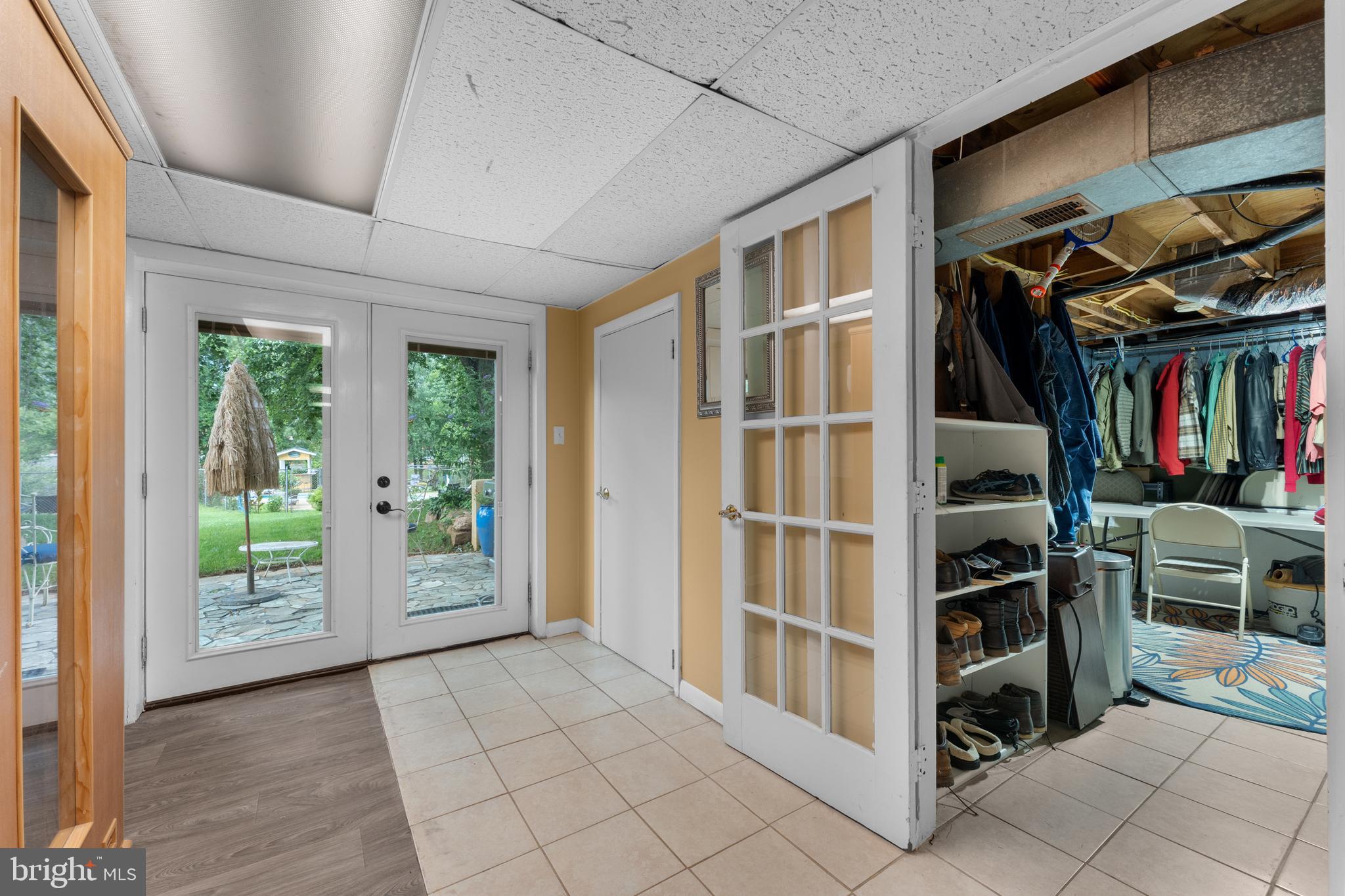 FOXHILLS - Residential