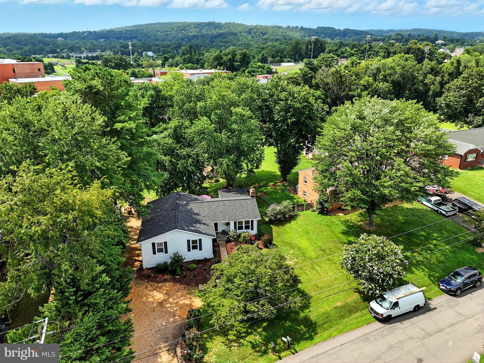 FOXHILLS - Residential