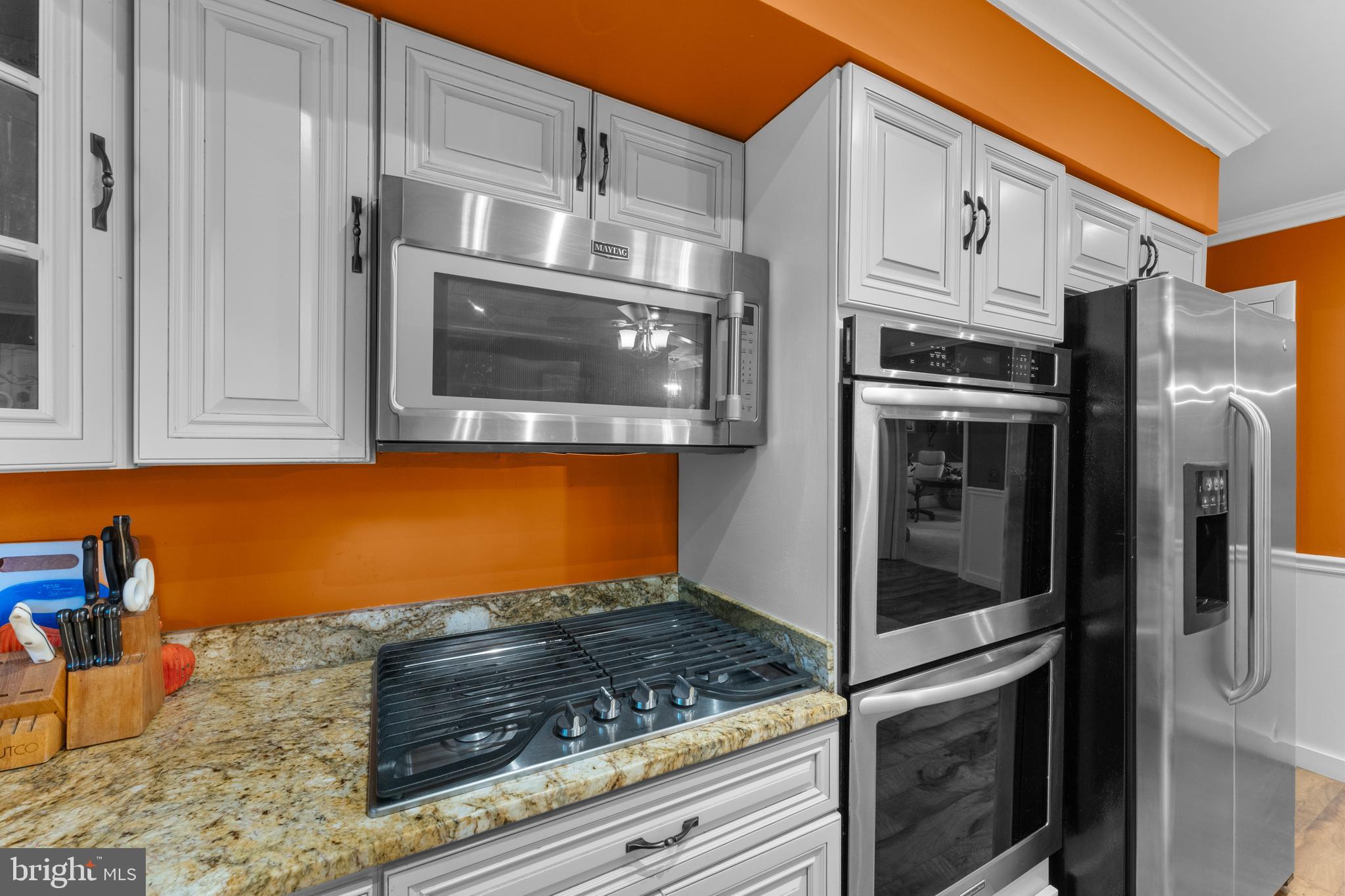 FOXHILLS - Residential