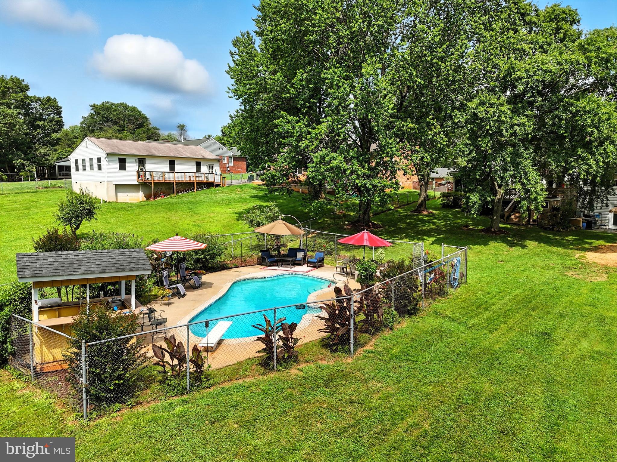 FOXHILLS - Residential