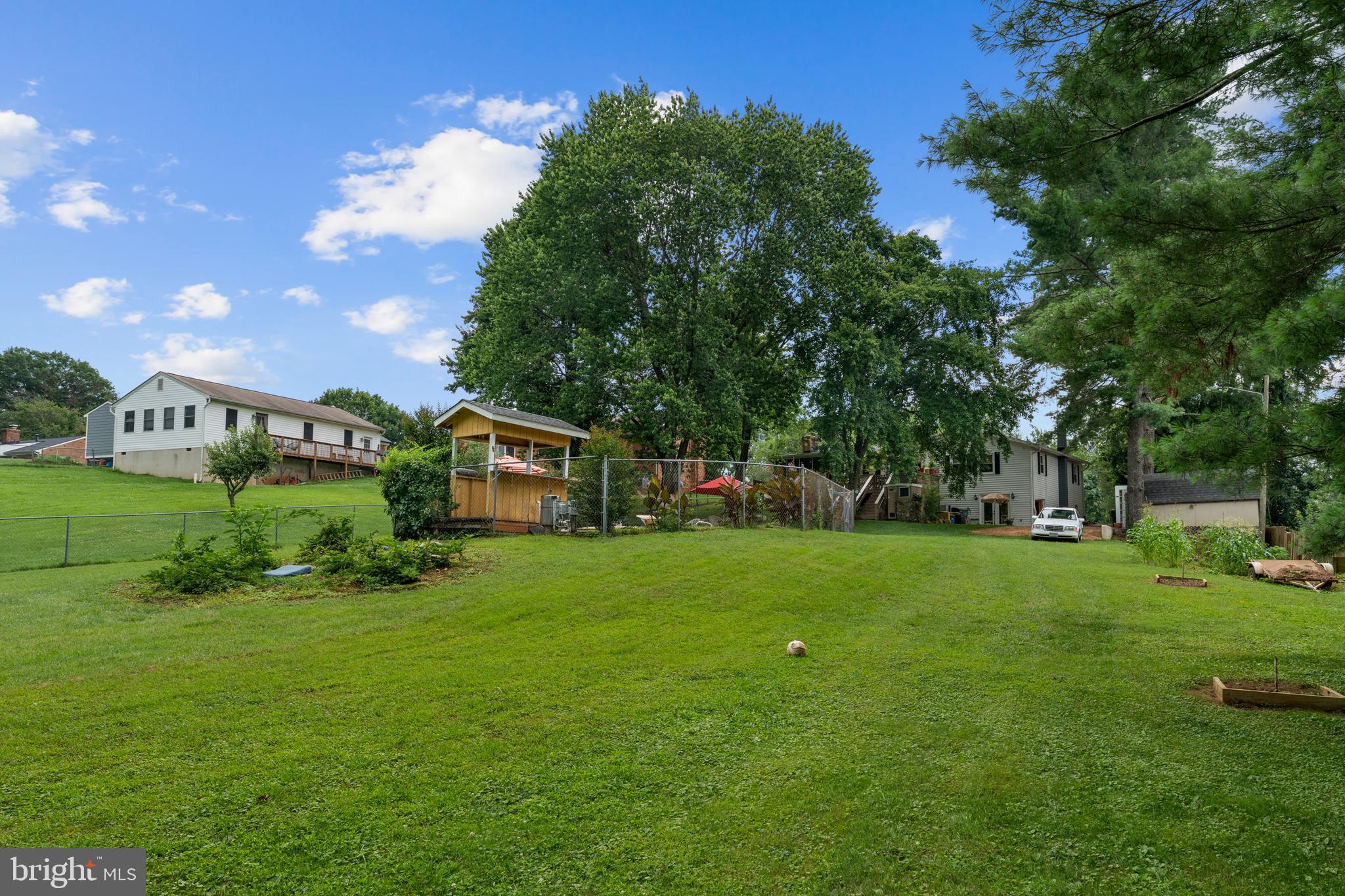 FOXHILLS - Residential