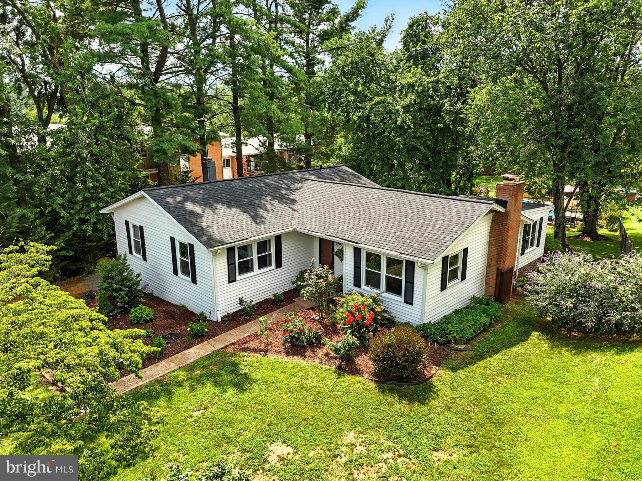 FOXHILLS - Residential