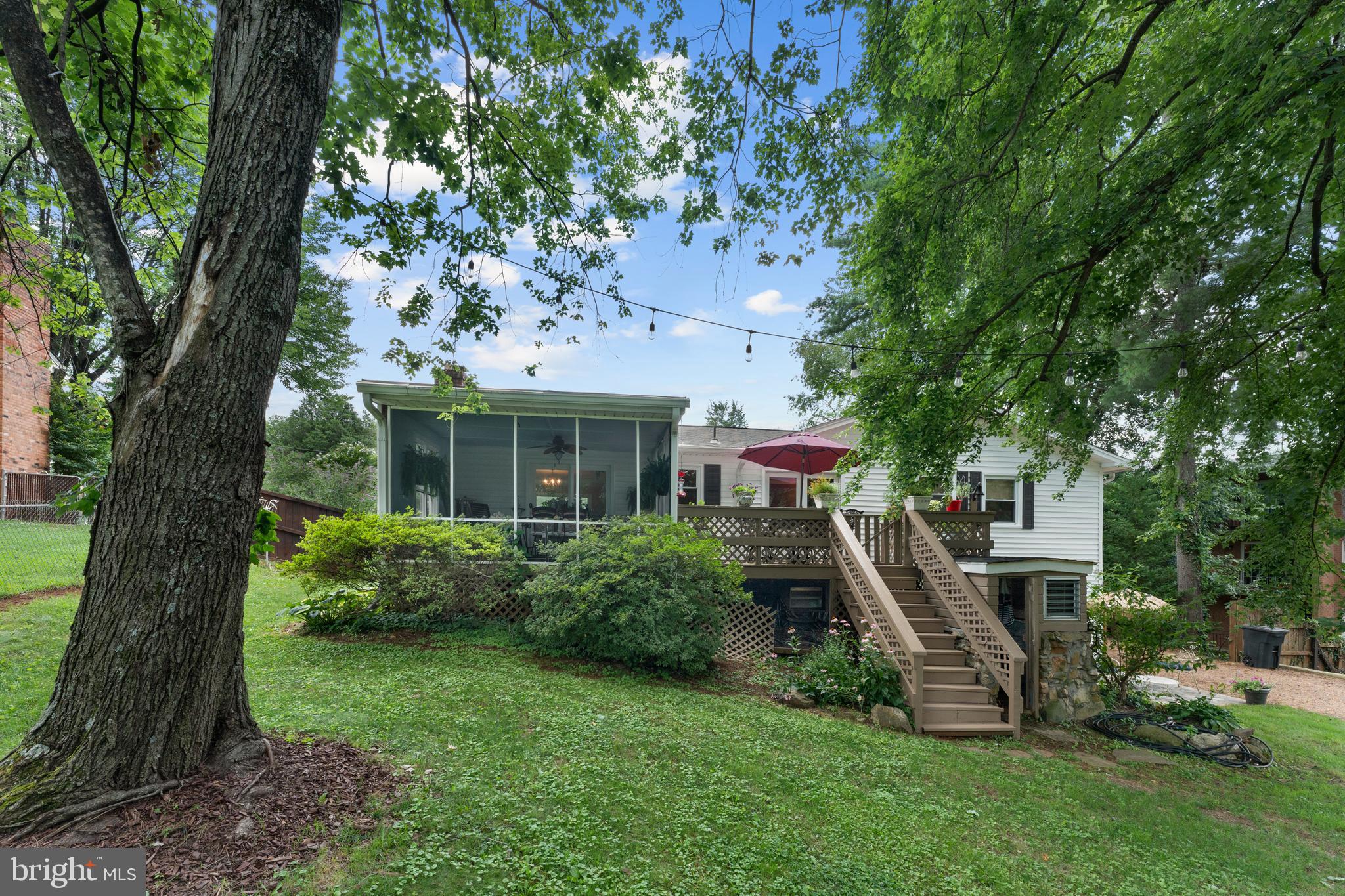 FOXHILLS - Residential