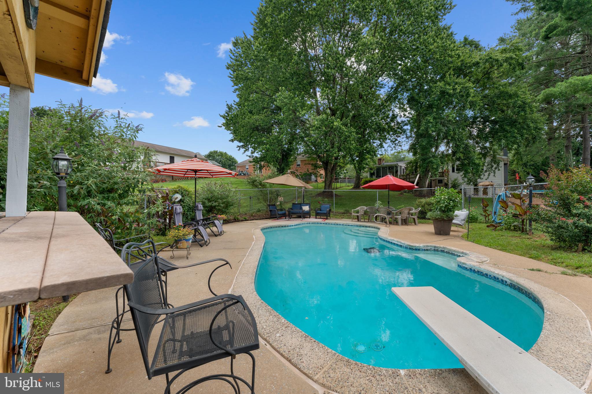 FOXHILLS - Residential