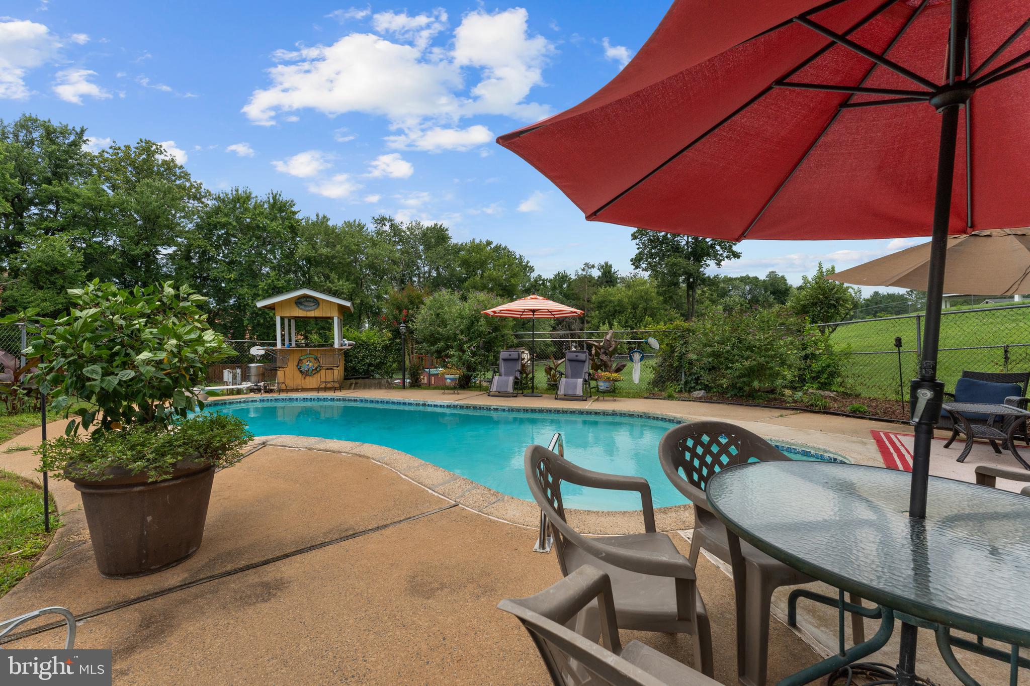 FOXHILLS - Residential