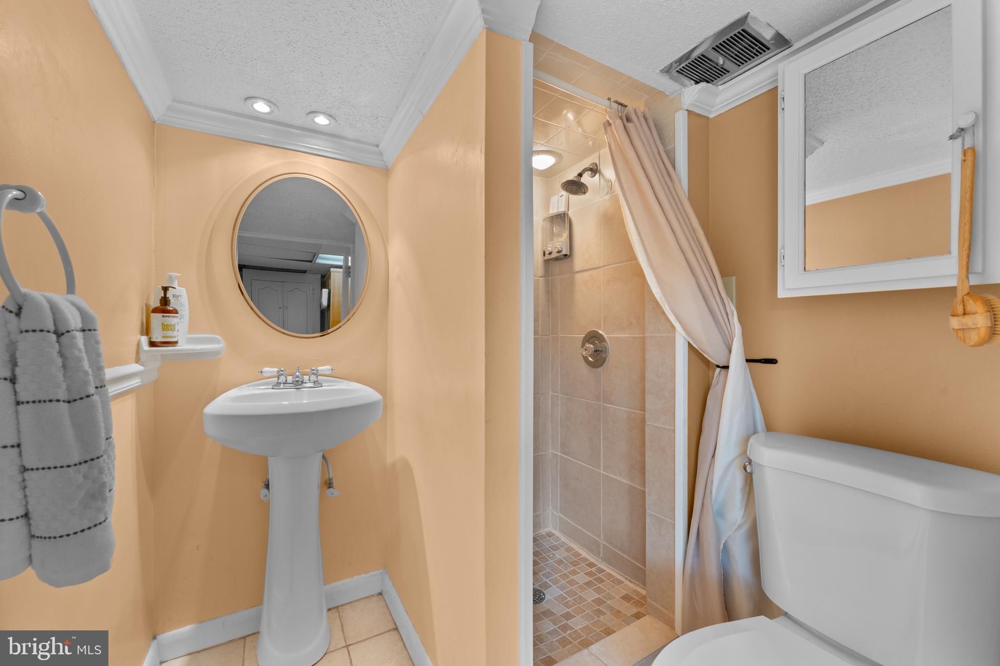 FOXHILLS - Residential