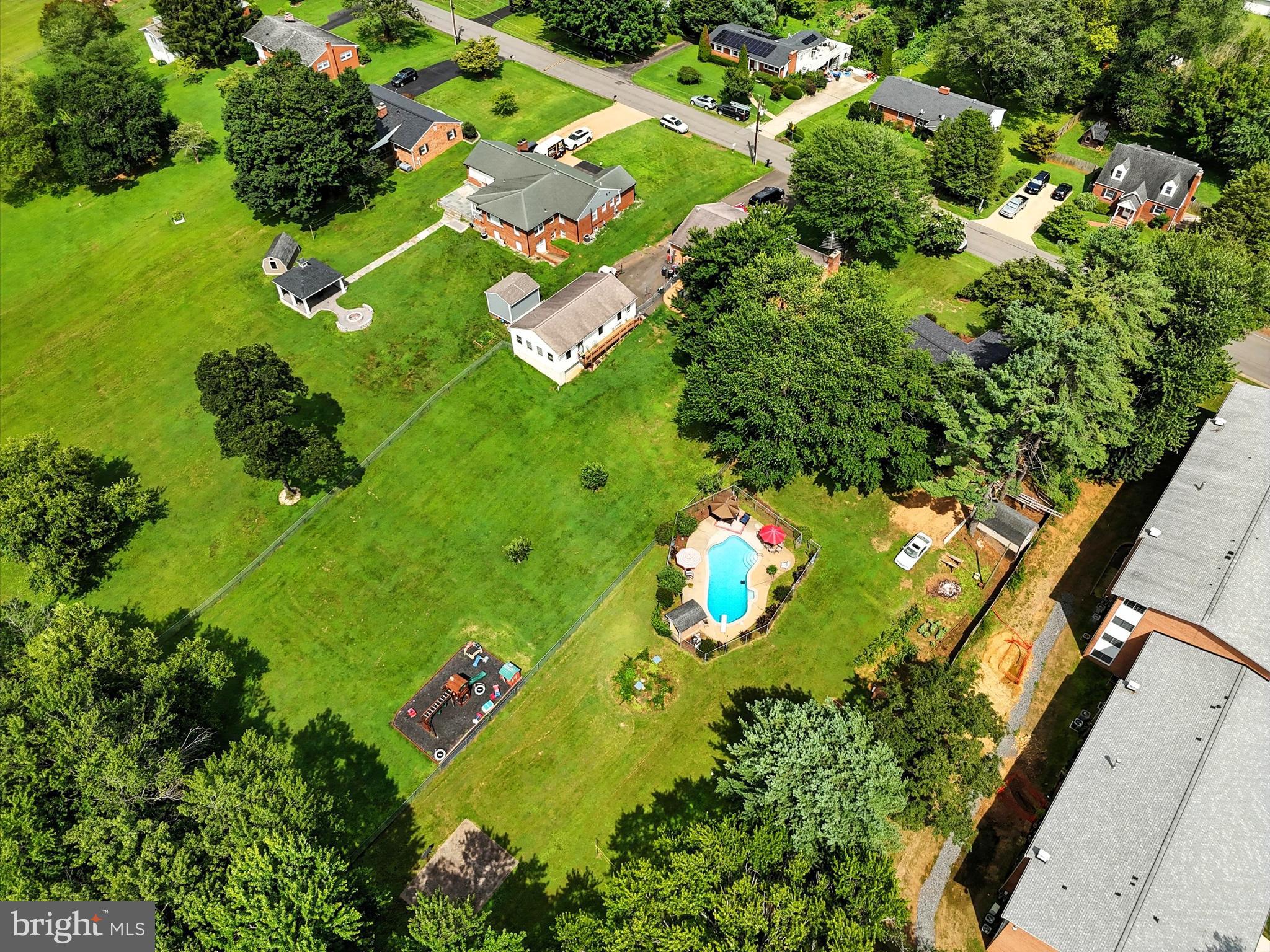 FOXHILLS - Residential