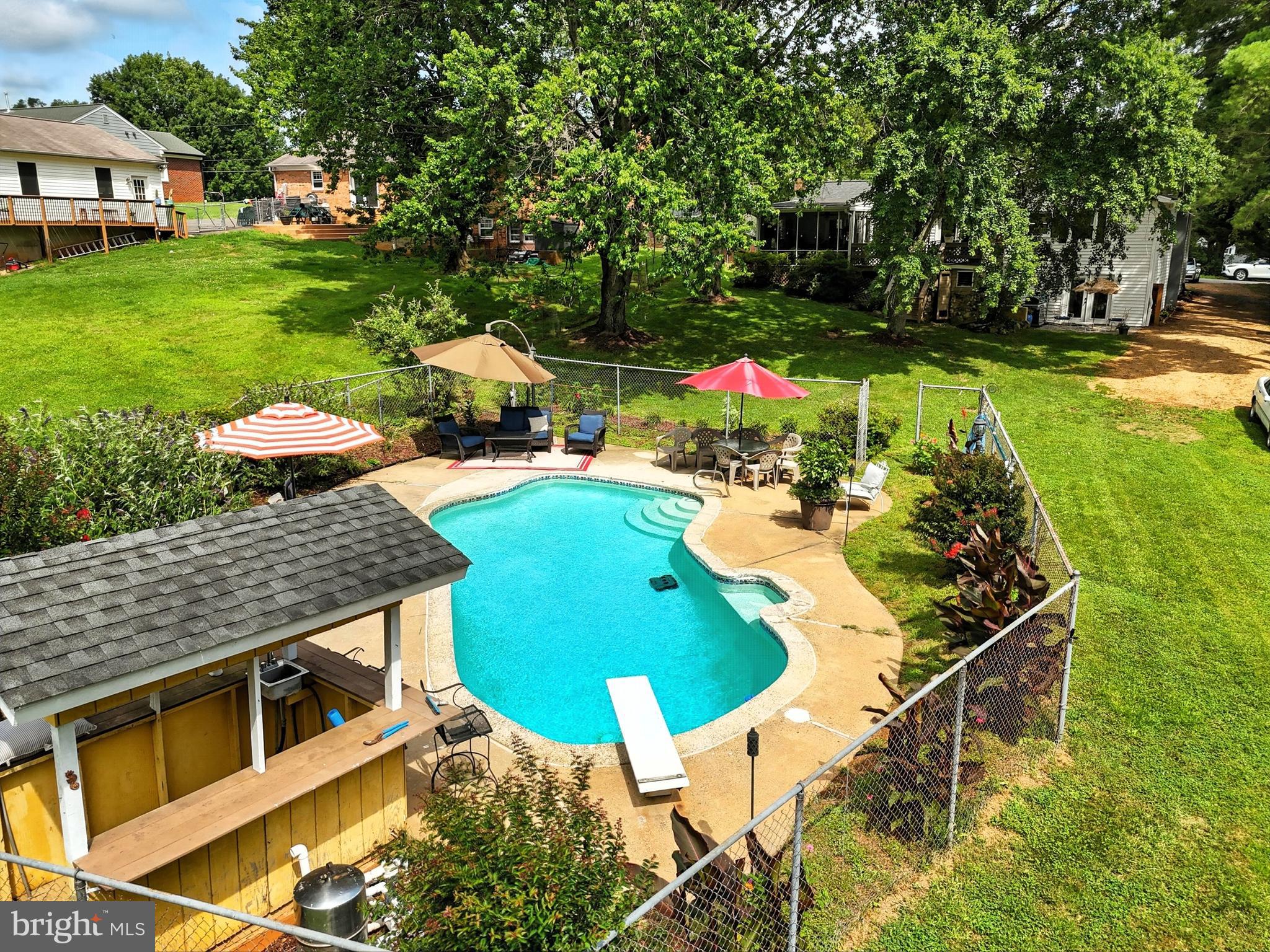 FOXHILLS - Residential