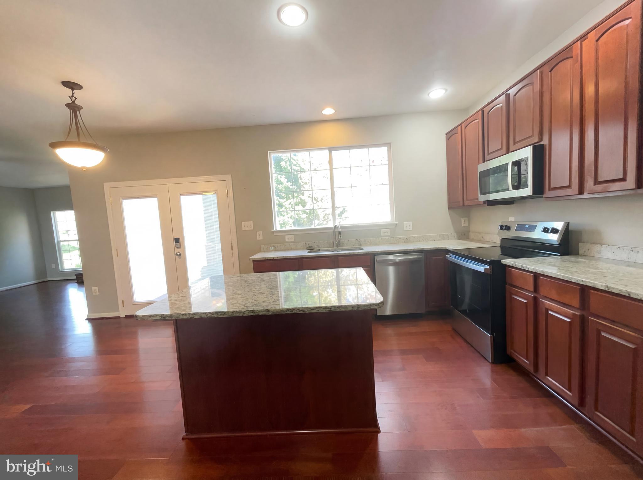 BLOOMS CROSSING - Residential