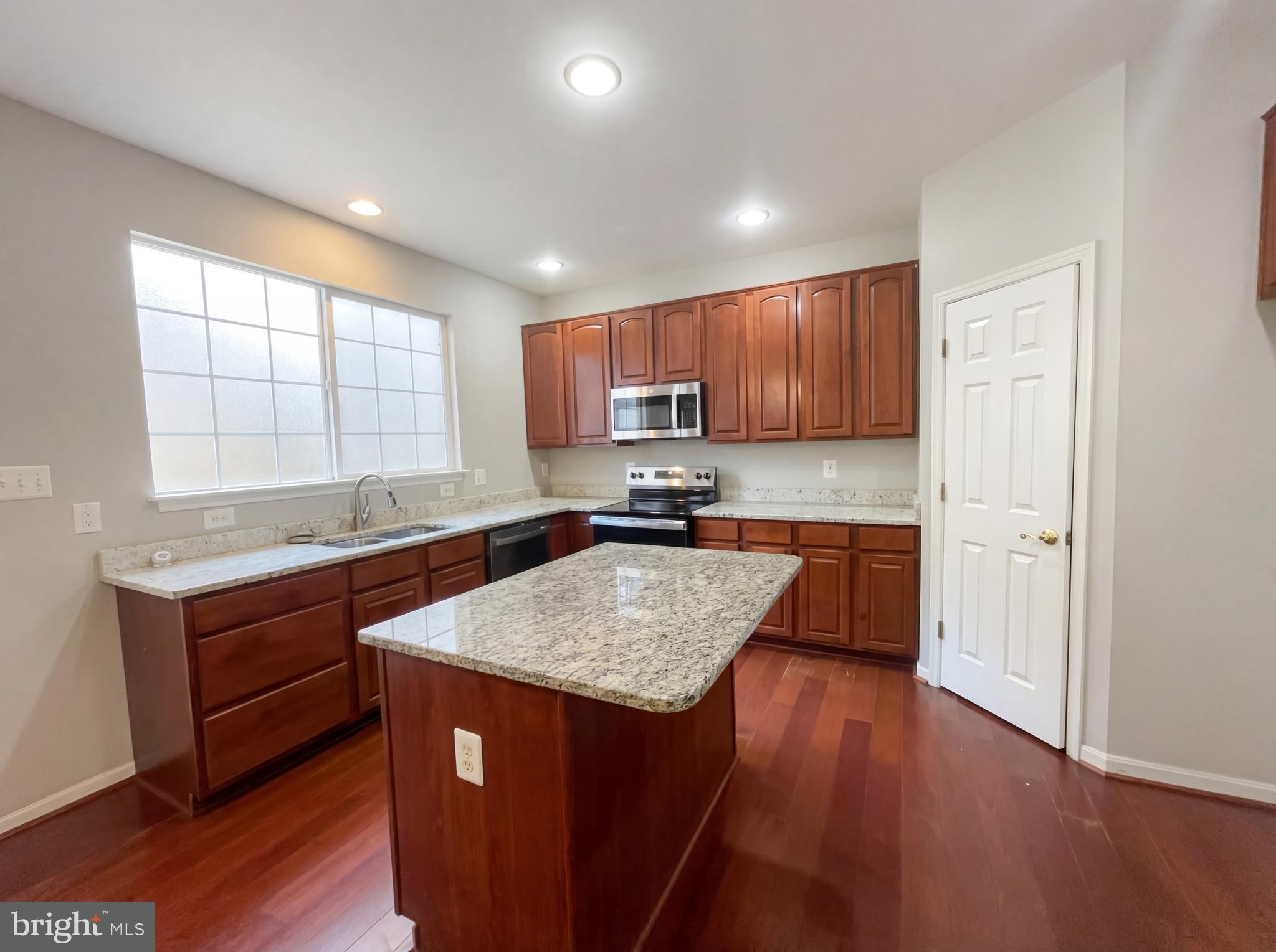 BLOOMS CROSSING - Residential