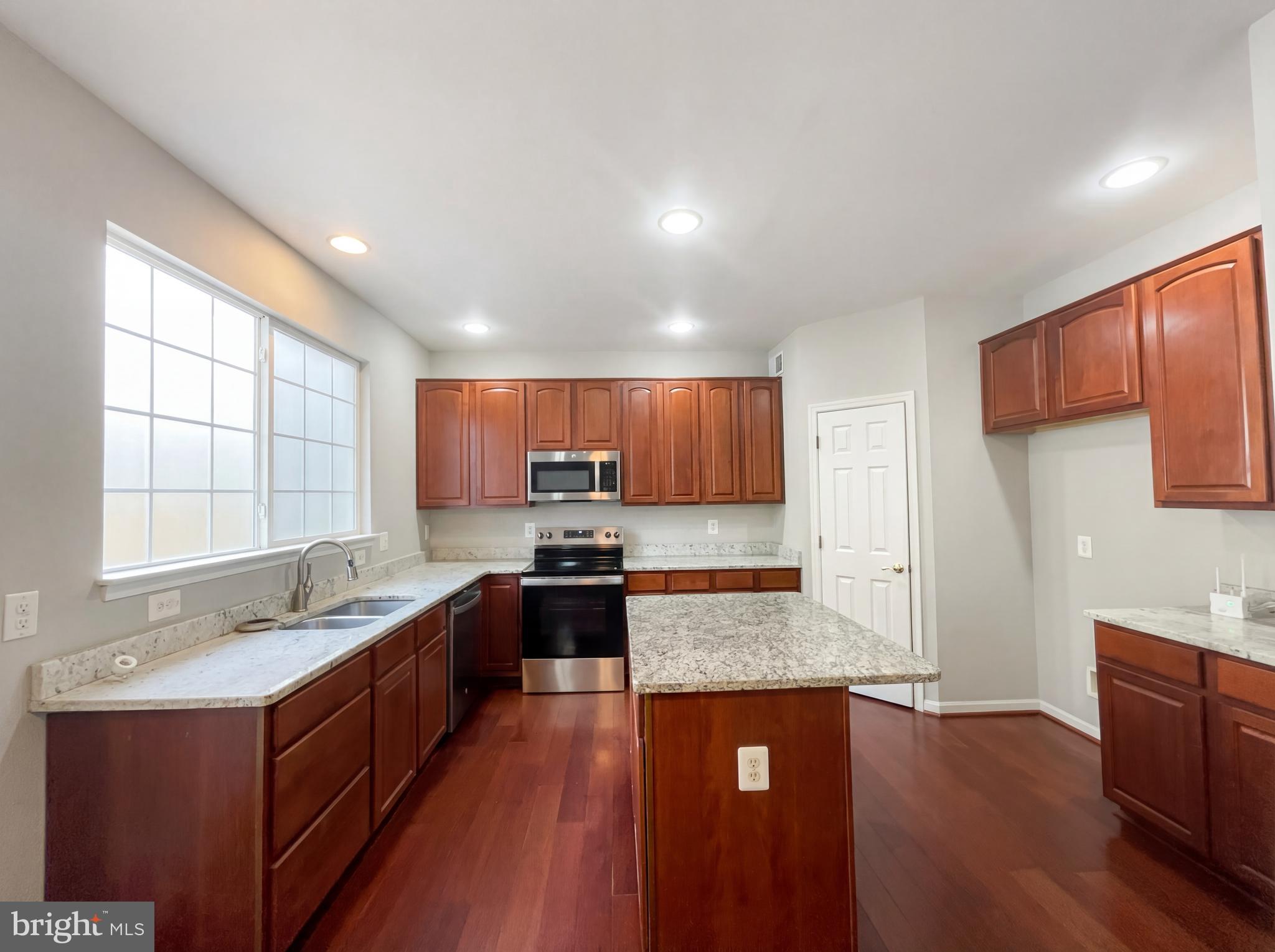 BLOOMS CROSSING - Residential