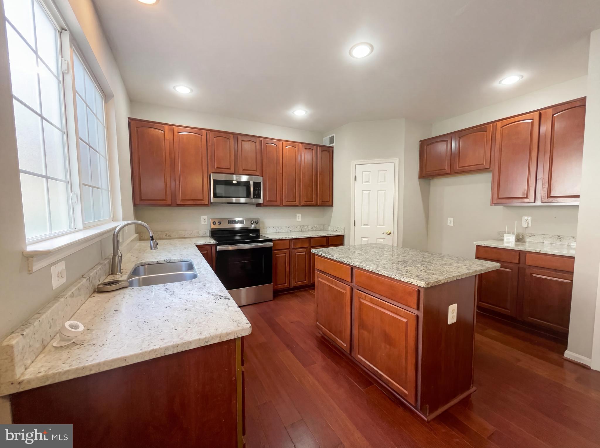 BLOOMS CROSSING - Residential