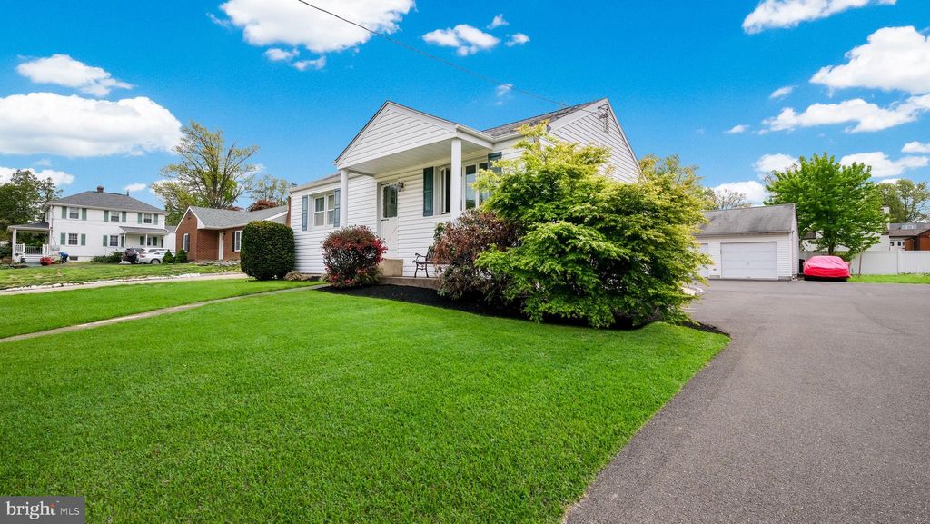 Photo of 223 Fitzwatertown Road, WILLOW GROVE, PA 19090 (MLS # PAMC2178024)