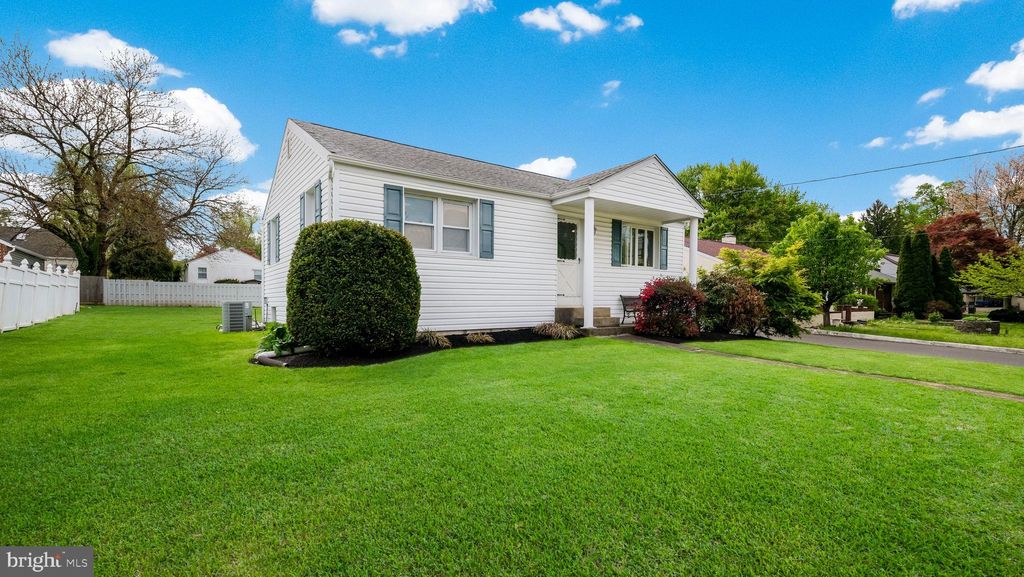 Photo of 223 Fitzwatertown Road, WILLOW GROVE, PA 19090 (MLS # PAMC2178024)