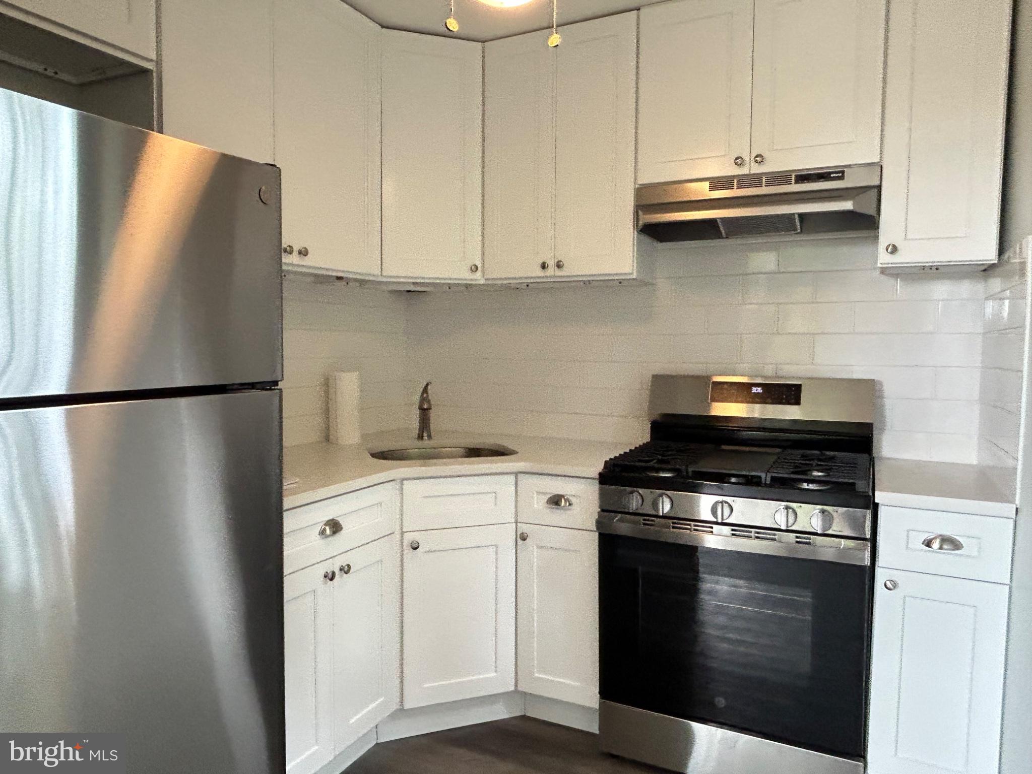 100 E GLENOLDEN F4