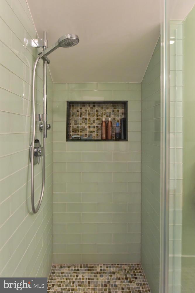 STONEYBROOKE - Residential