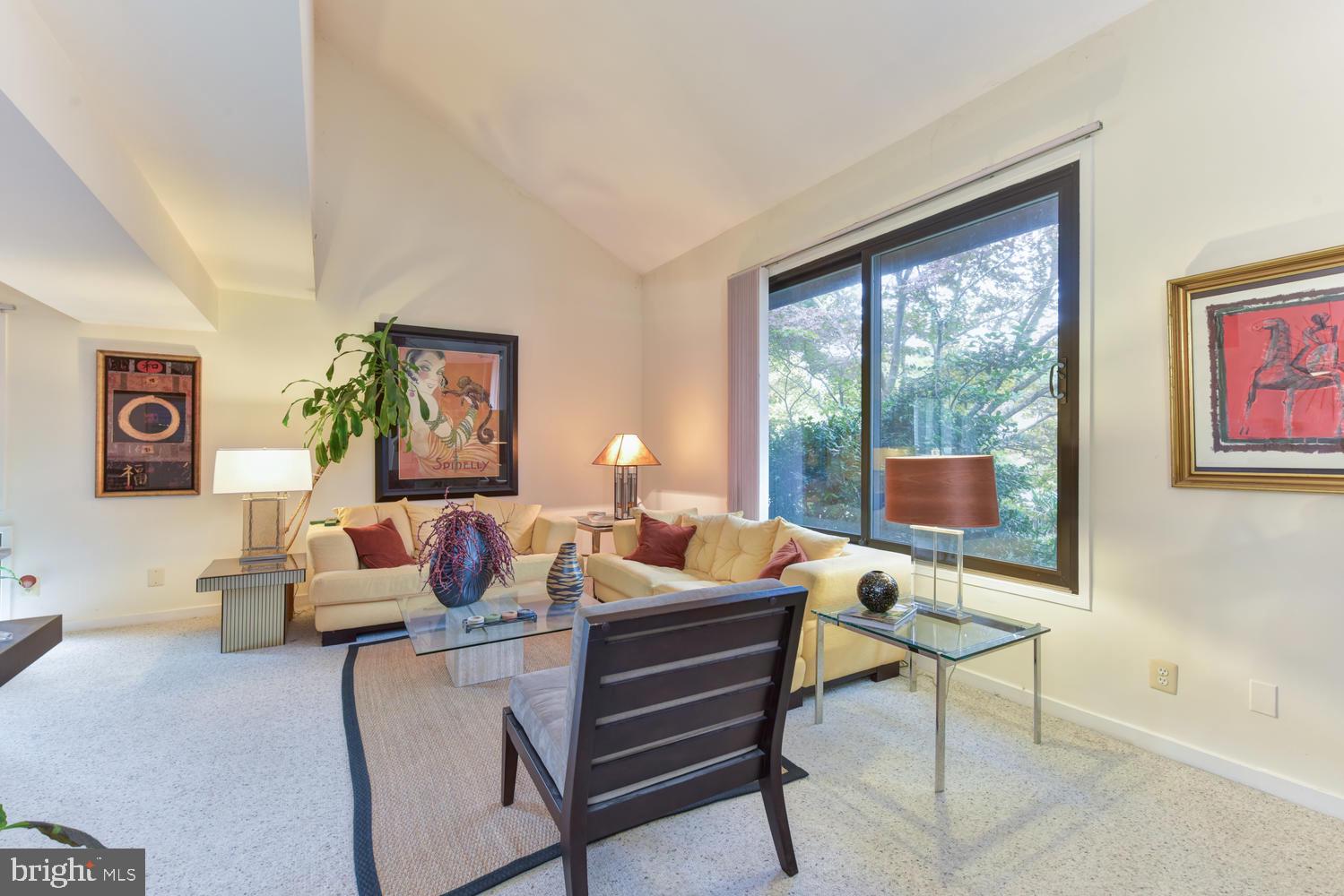 STONEYBROOKE - Residential