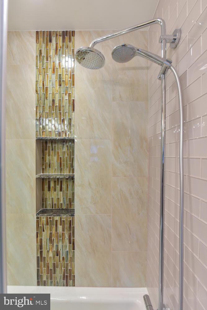 STONEYBROOKE - Residential