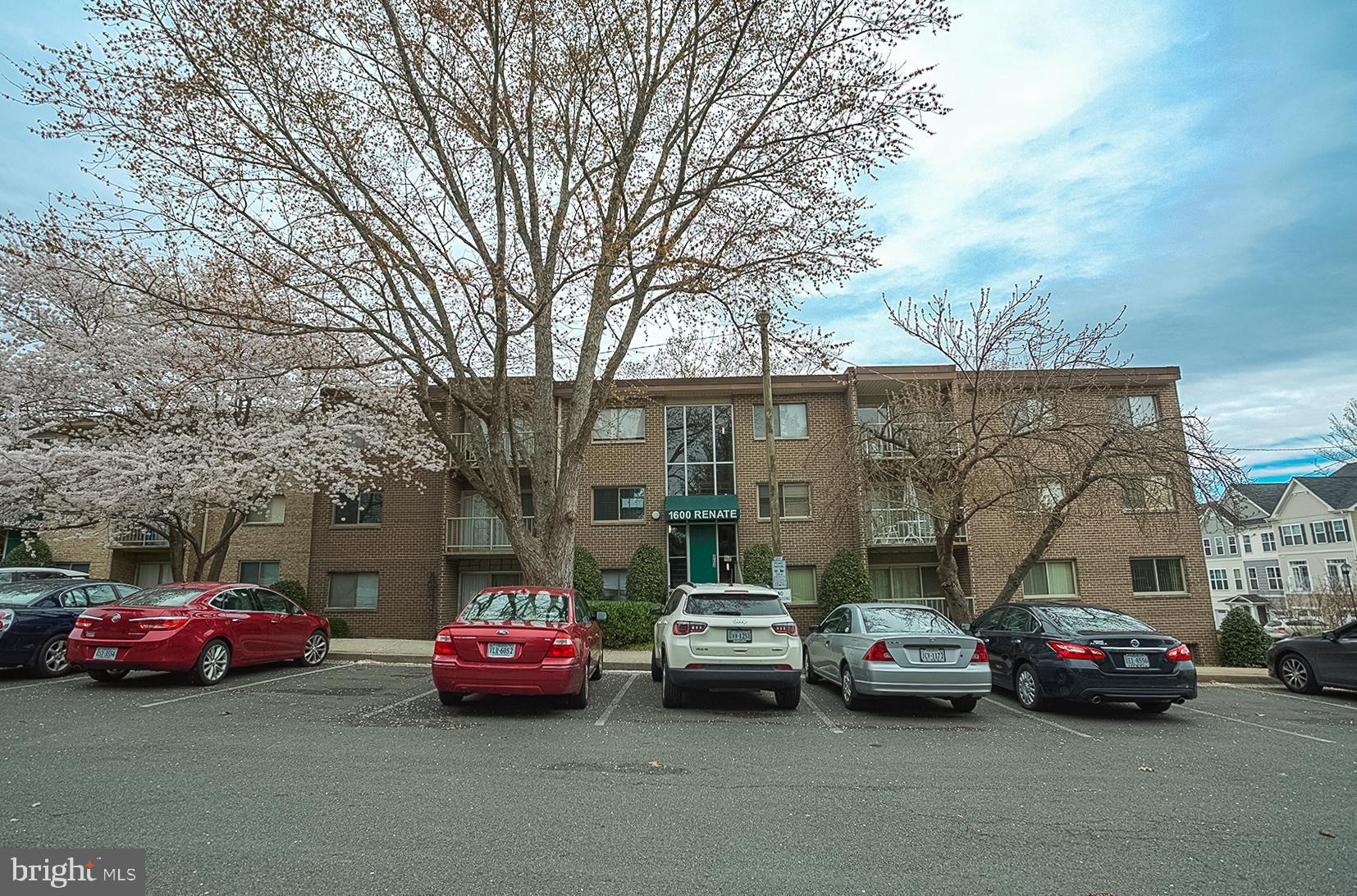 OCCOQUAN RIDGE CONDO - Residential Lease