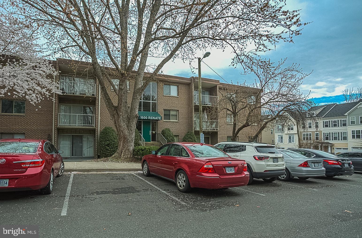 OCCOQUAN RIDGE CONDO - Residential Lease