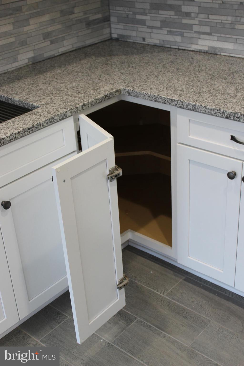 GEORGE MASON VILLAGE - Residential