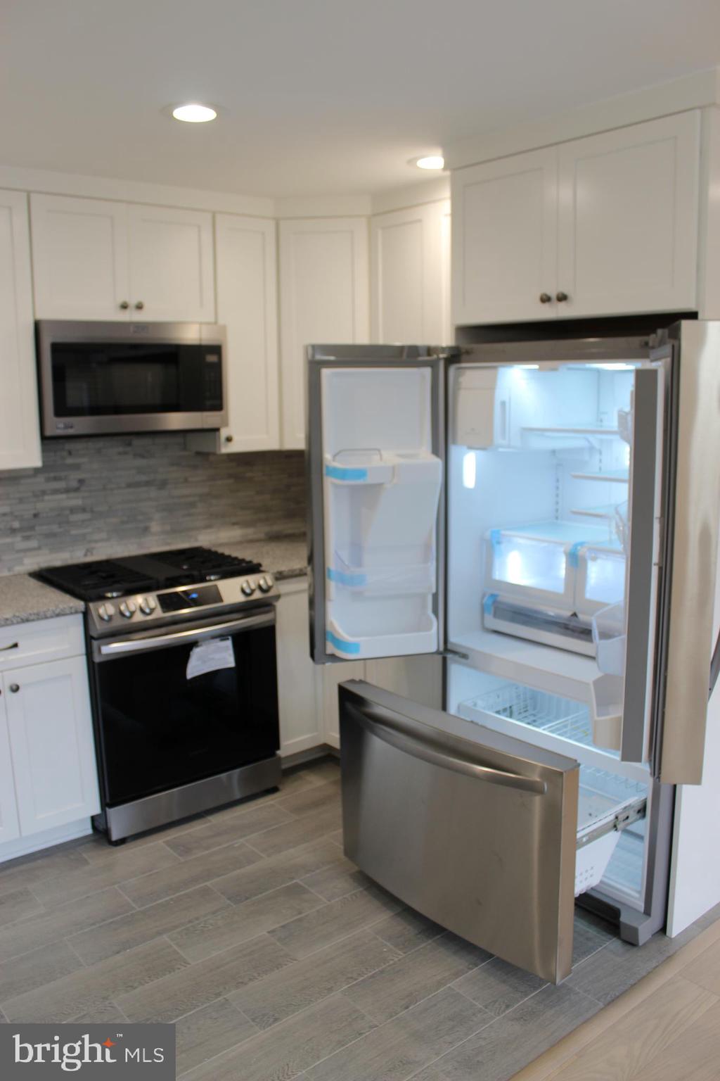 GEORGE MASON VILLAGE - Residential