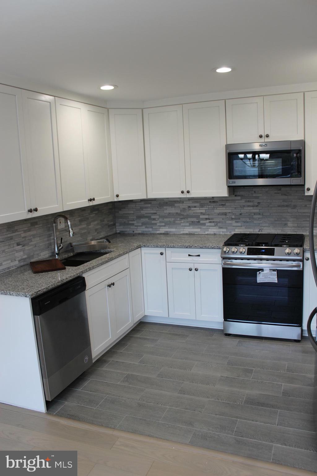 GEORGE MASON VILLAGE - Residential