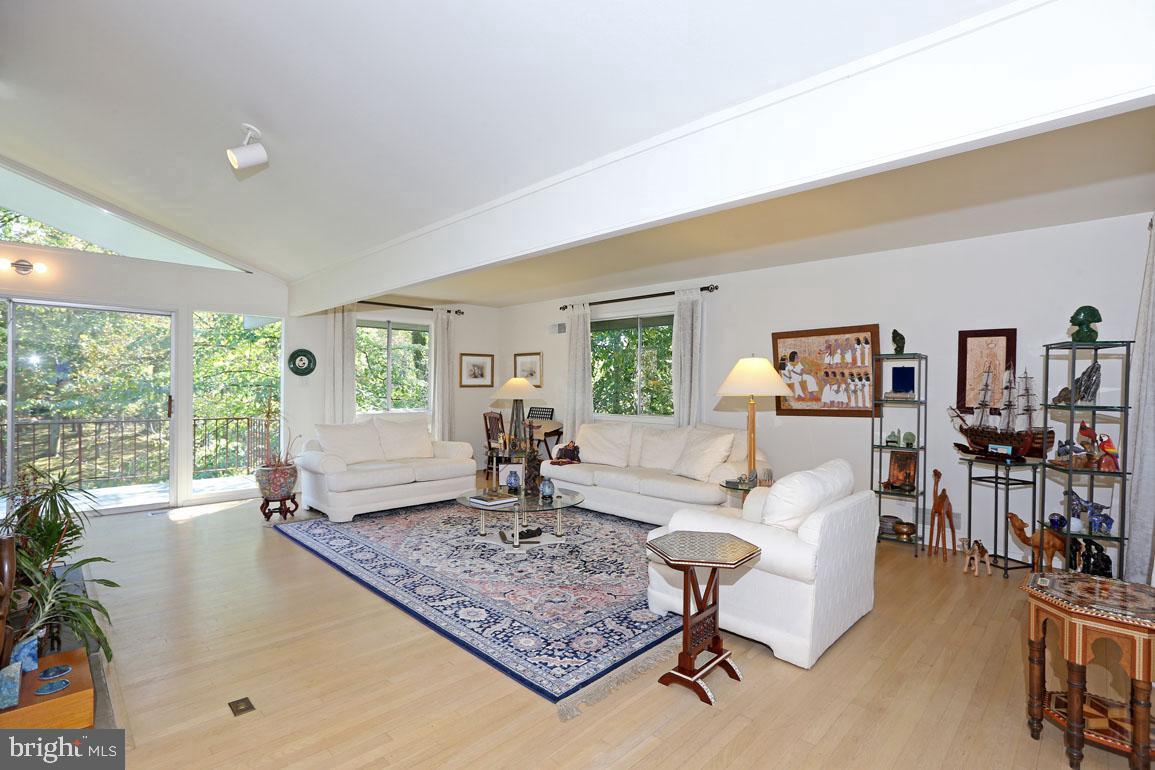 BANNOCKBURN ESTATES - Residential