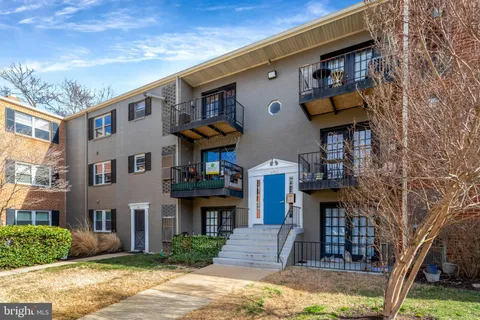5913 Mayflower Court Unit 201, Alexandria, VA 22312 - MLS#: VAAX2042164