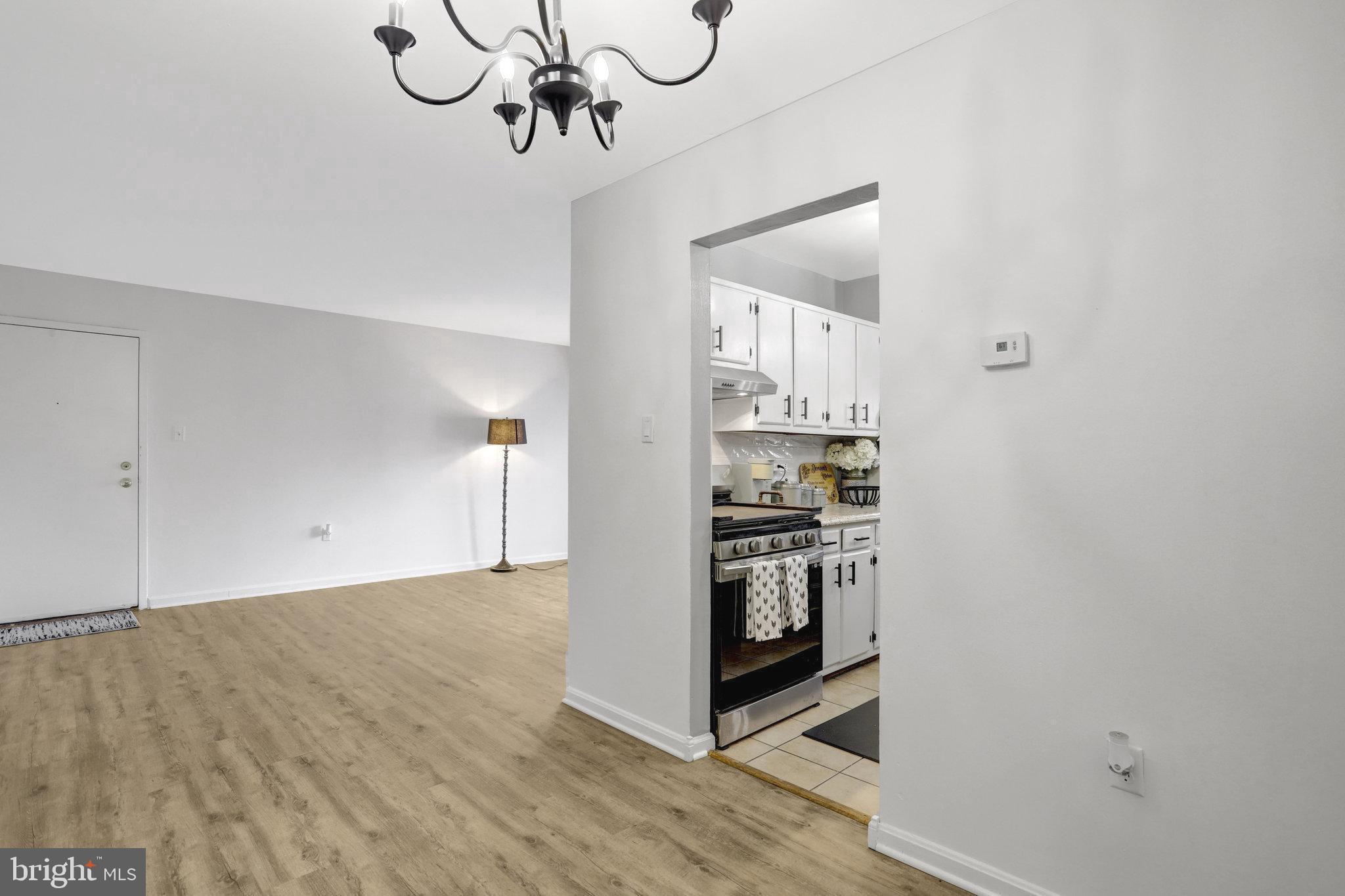 MAYFLOWER SQUARE - Residential