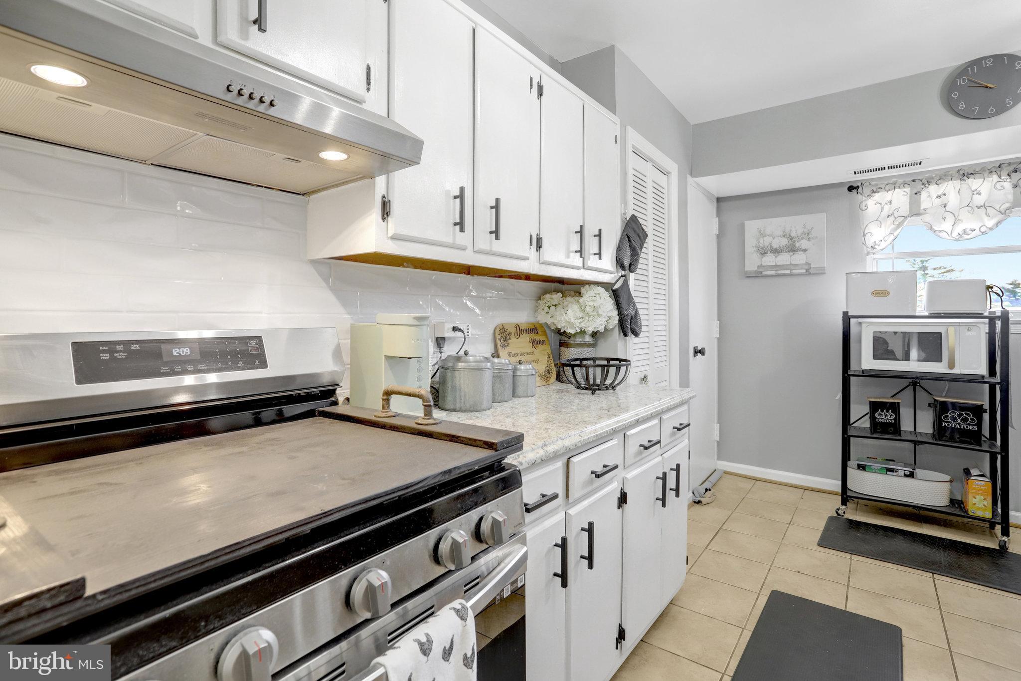 MAYFLOWER SQUARE - Residential