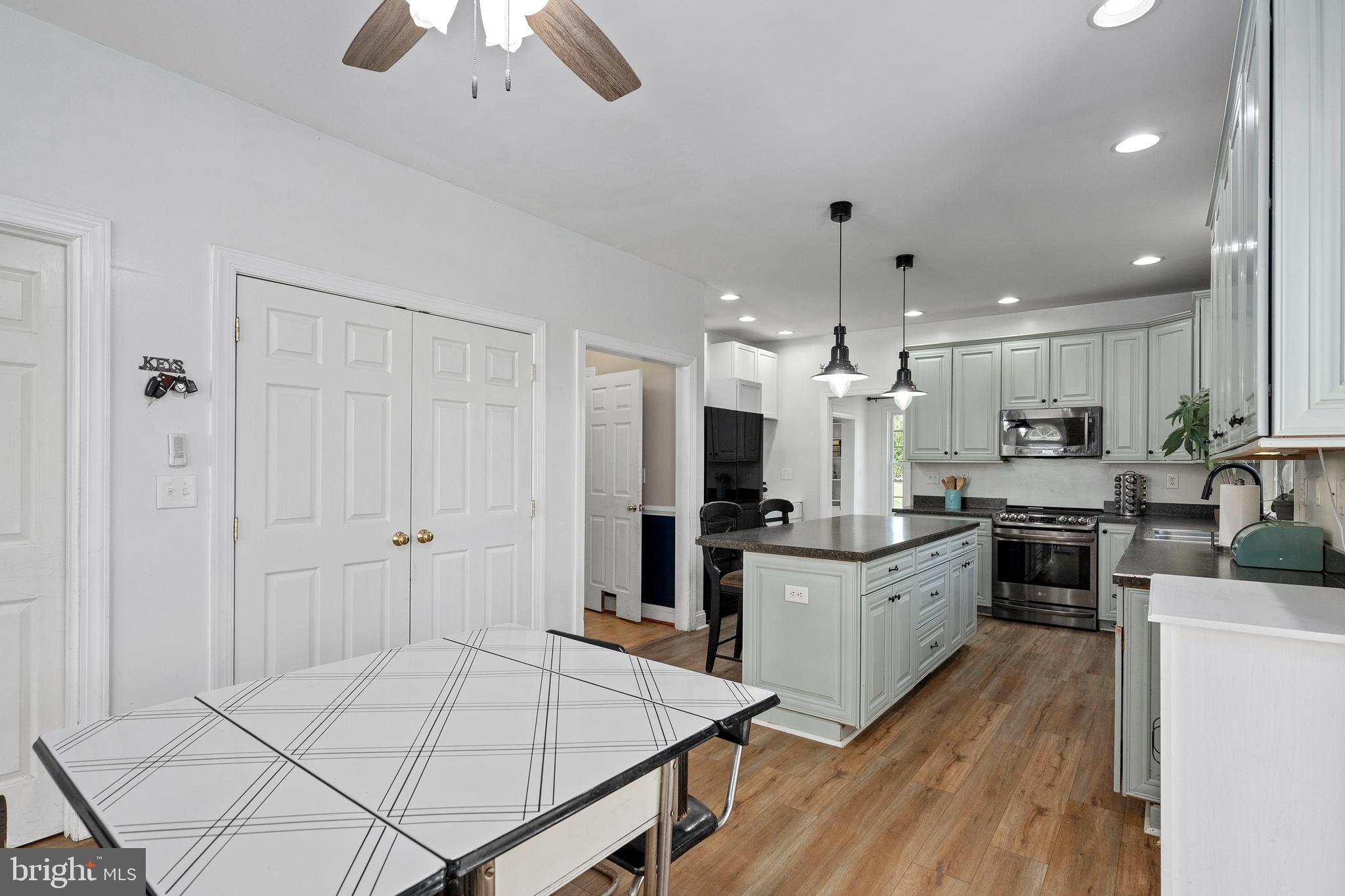 HAMPSTEAD - Residential