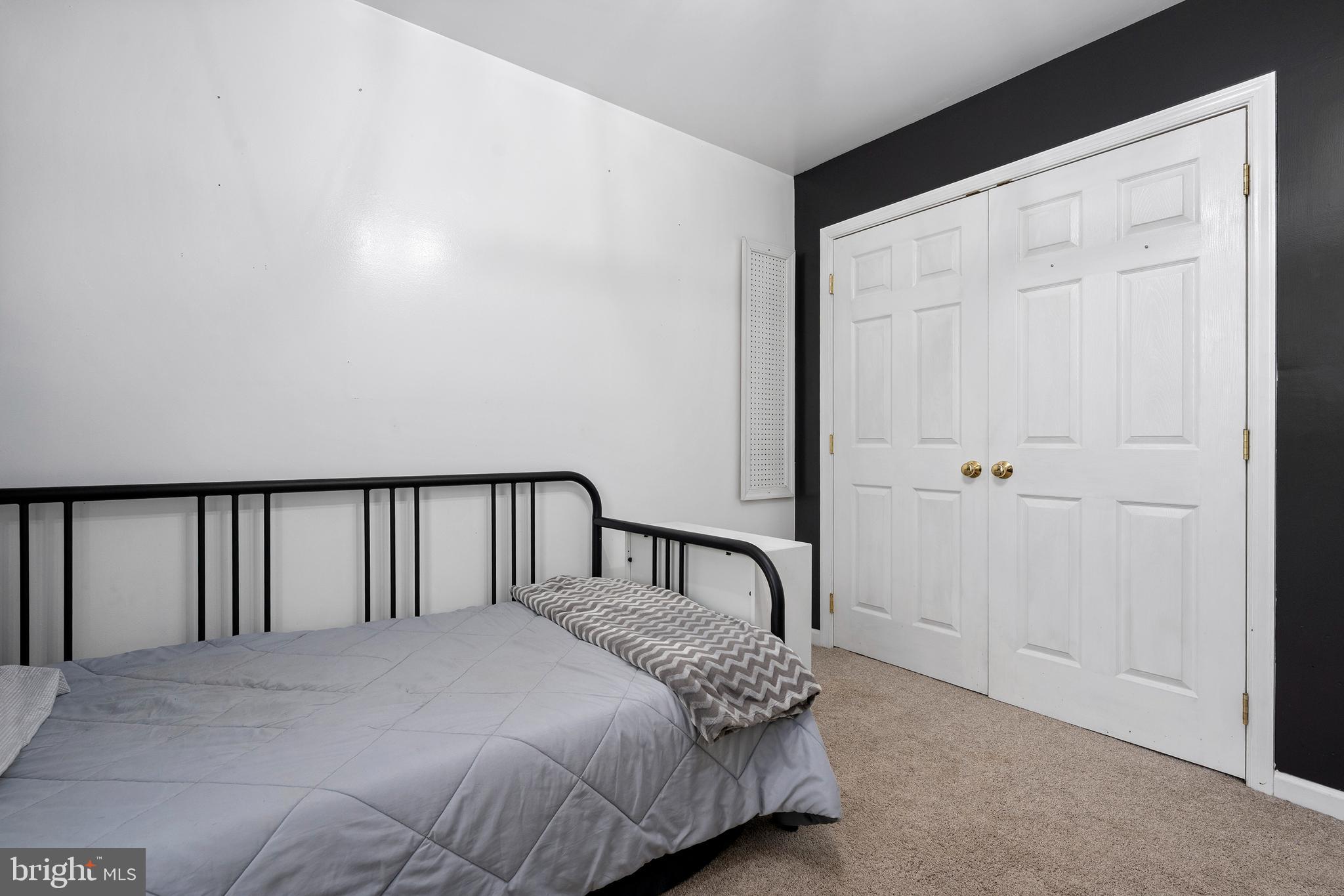 HAMPSTEAD - Residential